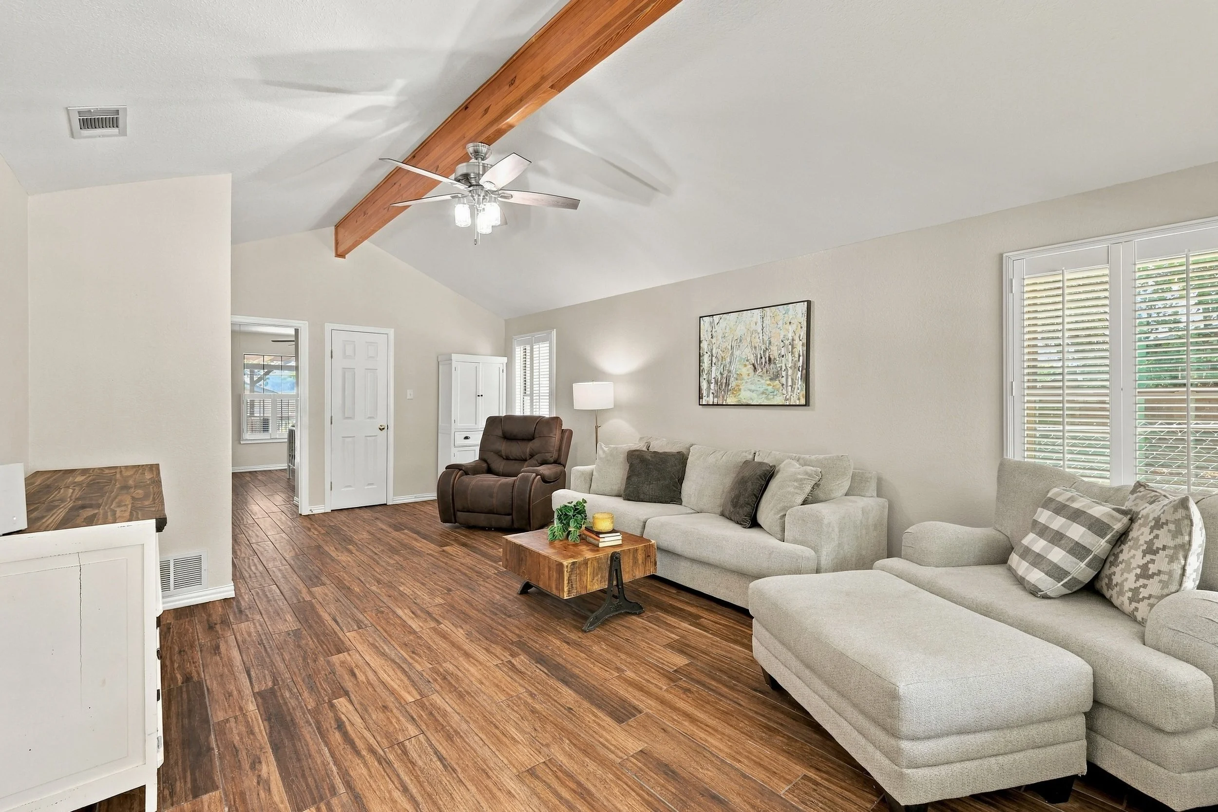 16-1231 East Lake Drive_016.jpg