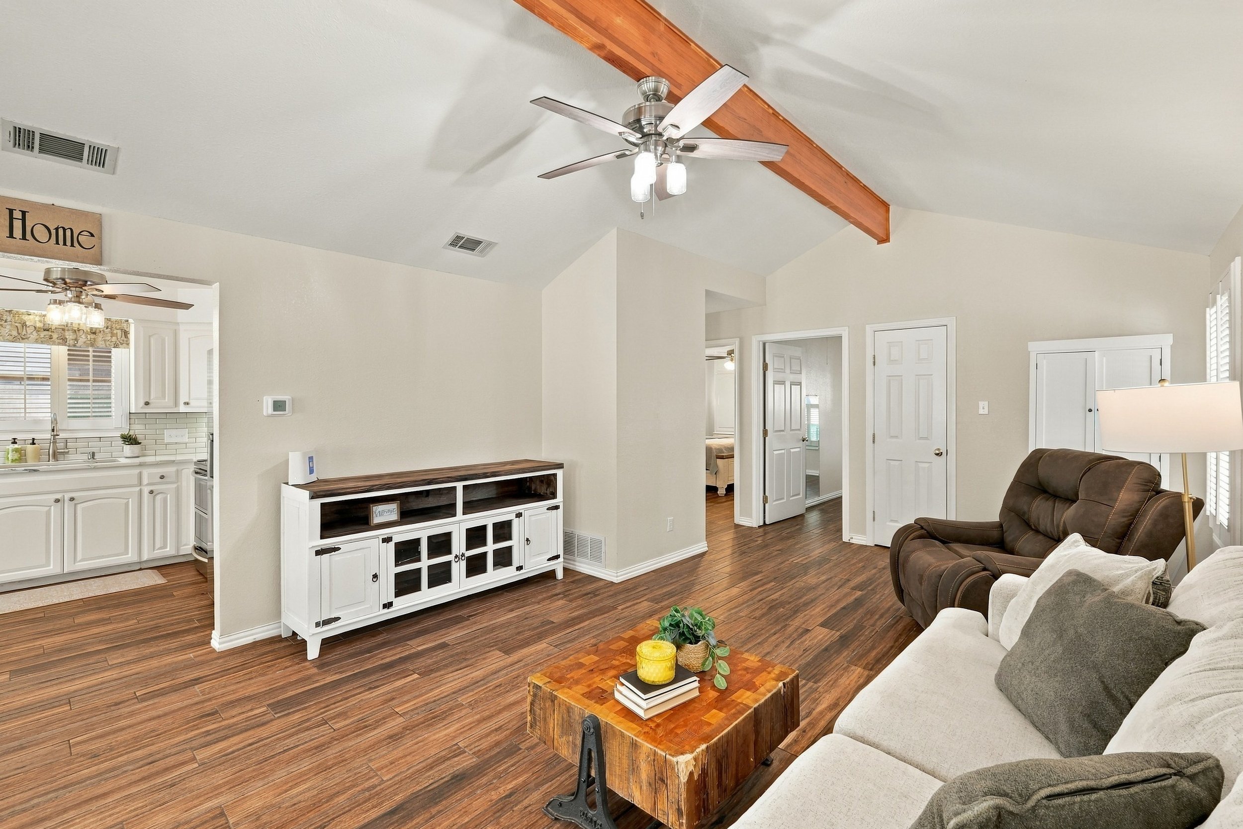 18-1231 East Lake Drive_018.jpg