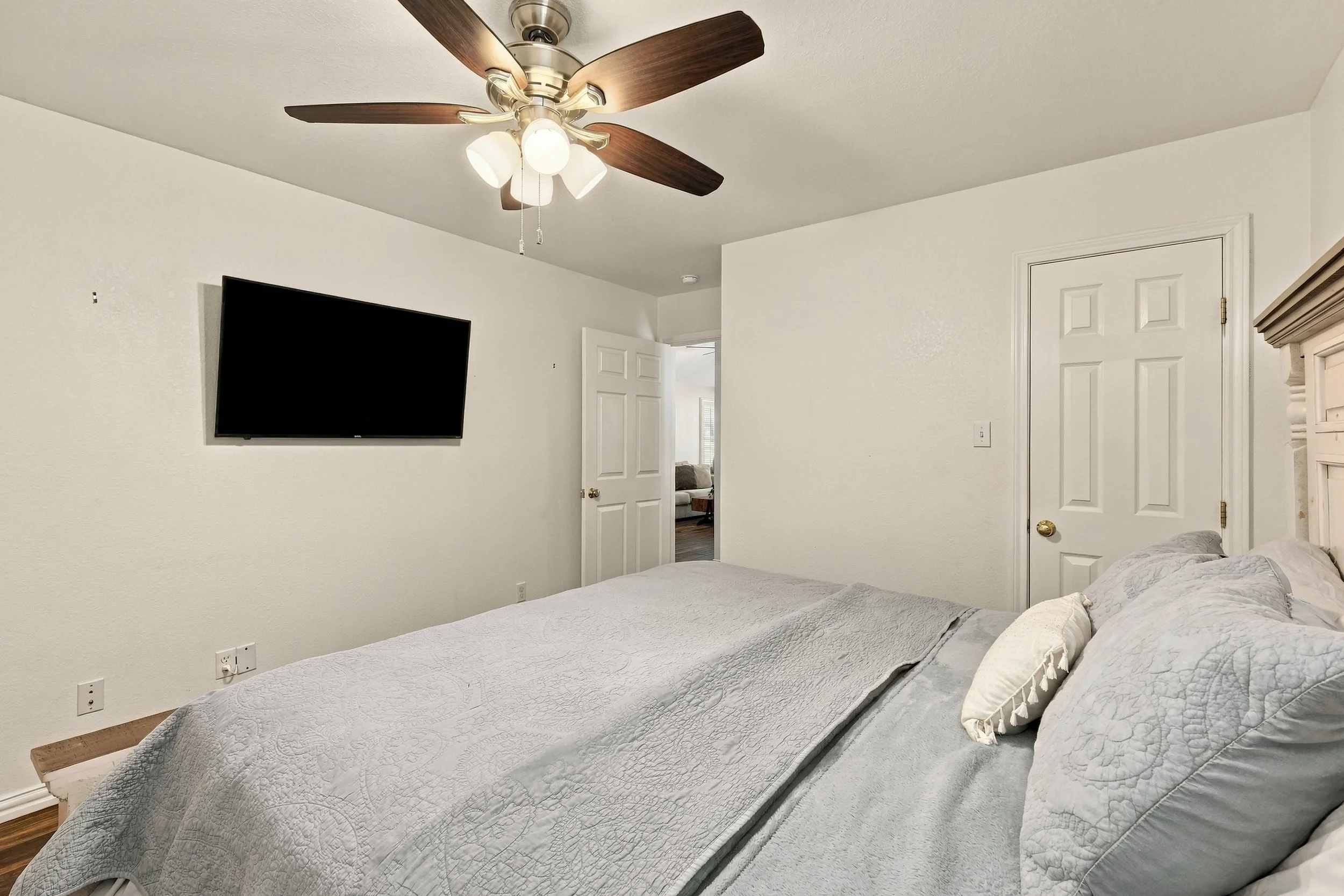 31-1231 East Lake Drive_031.jpg