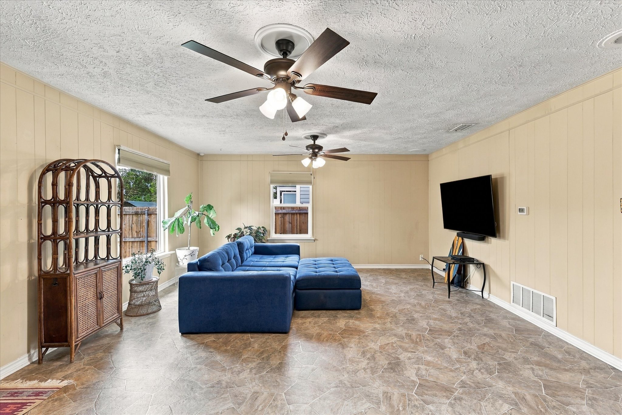 11-3202 Casino Dr_011.jpg