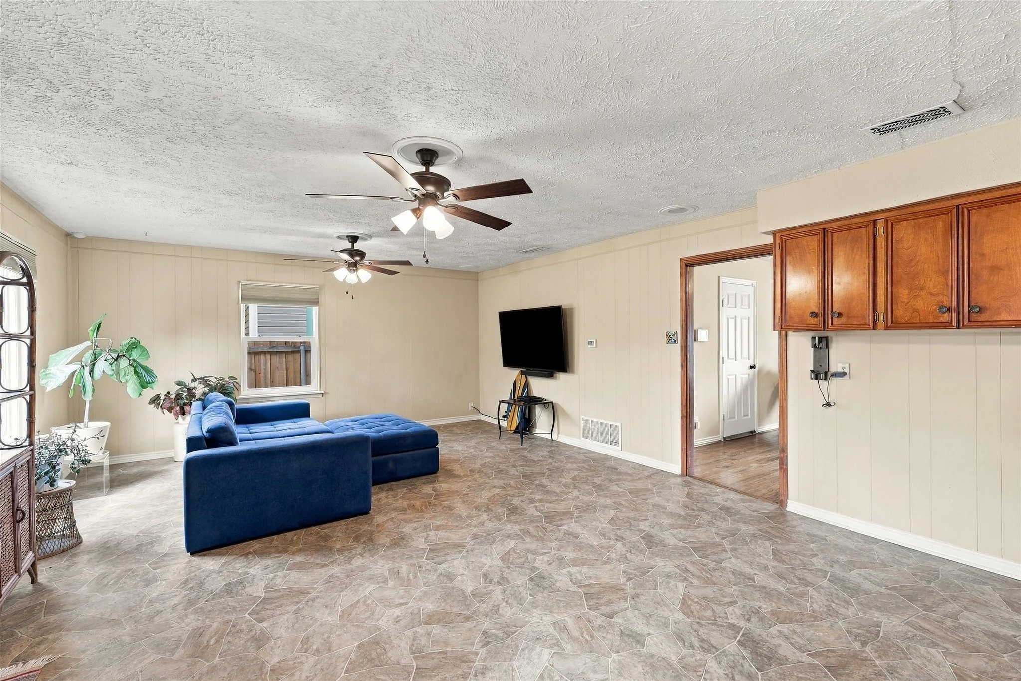 12-3202 Casino Dr_012.jpg