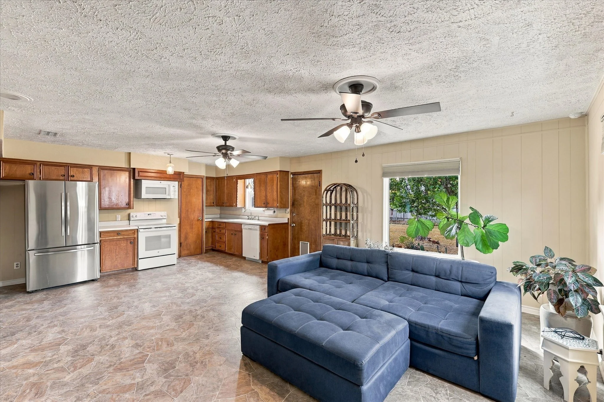 13-3202 Casino Dr_013.jpg