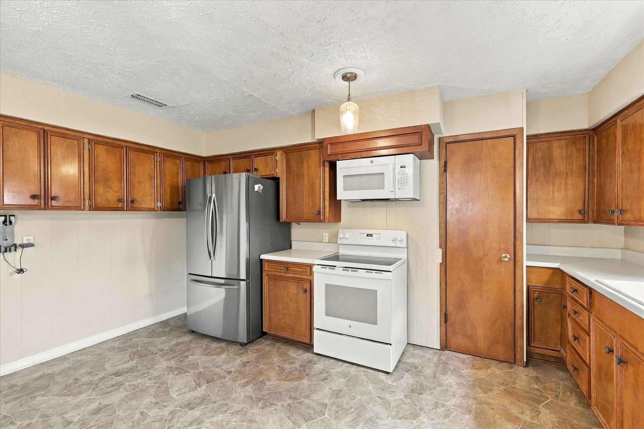15-3202 Casino Dr_015.jpg