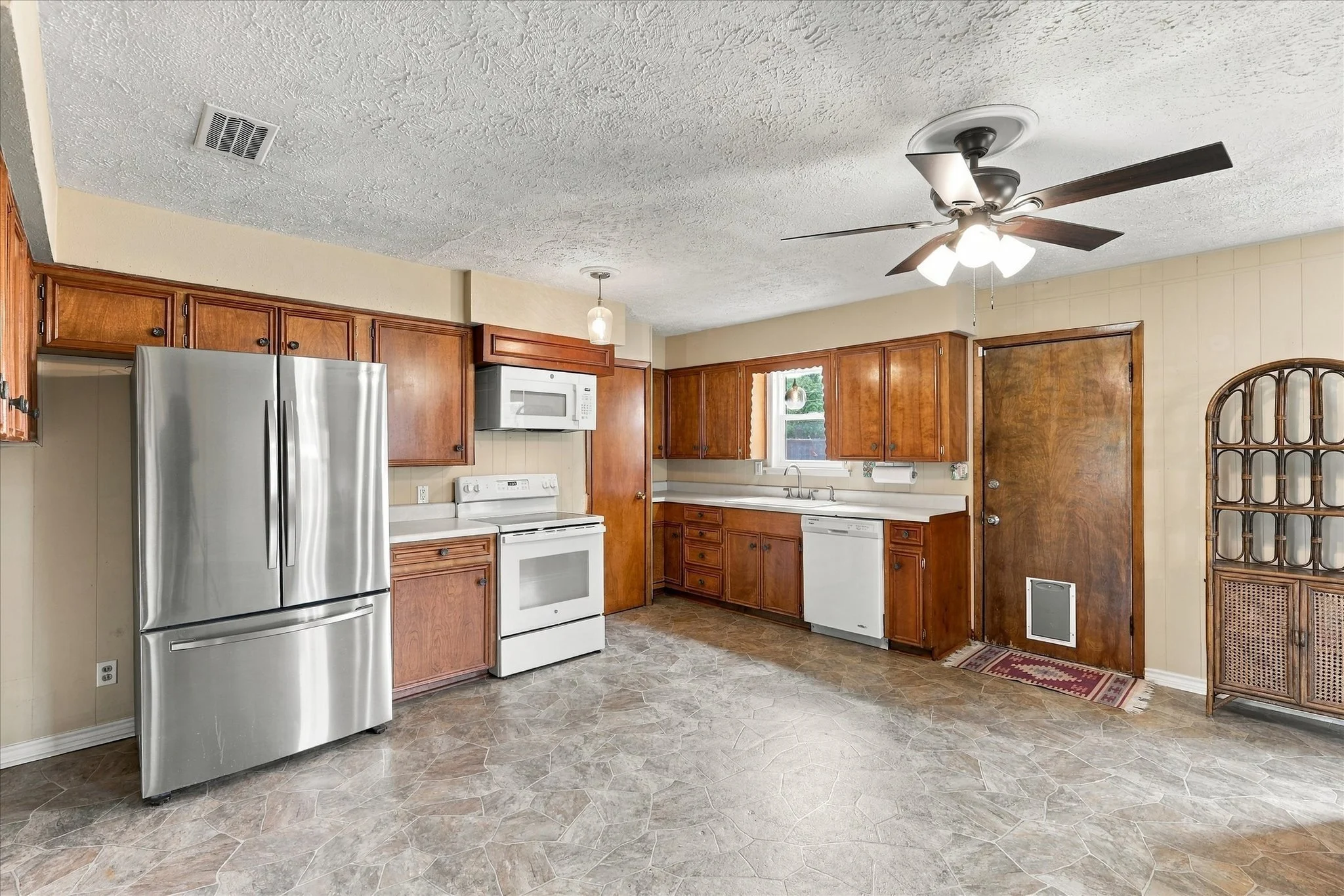 16-3202 Casino Dr_016.jpg