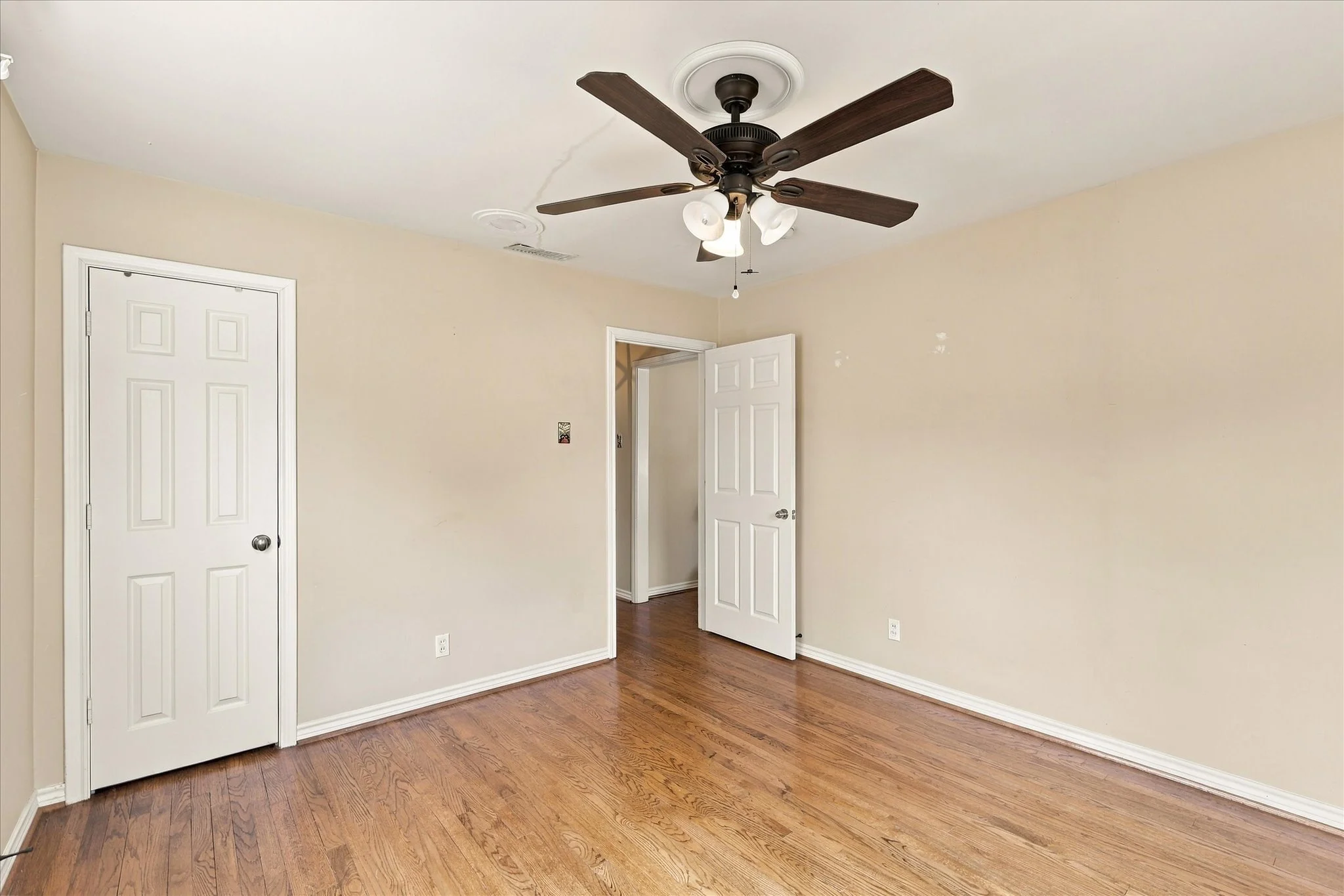 20-3202 Casino Dr_020.jpg