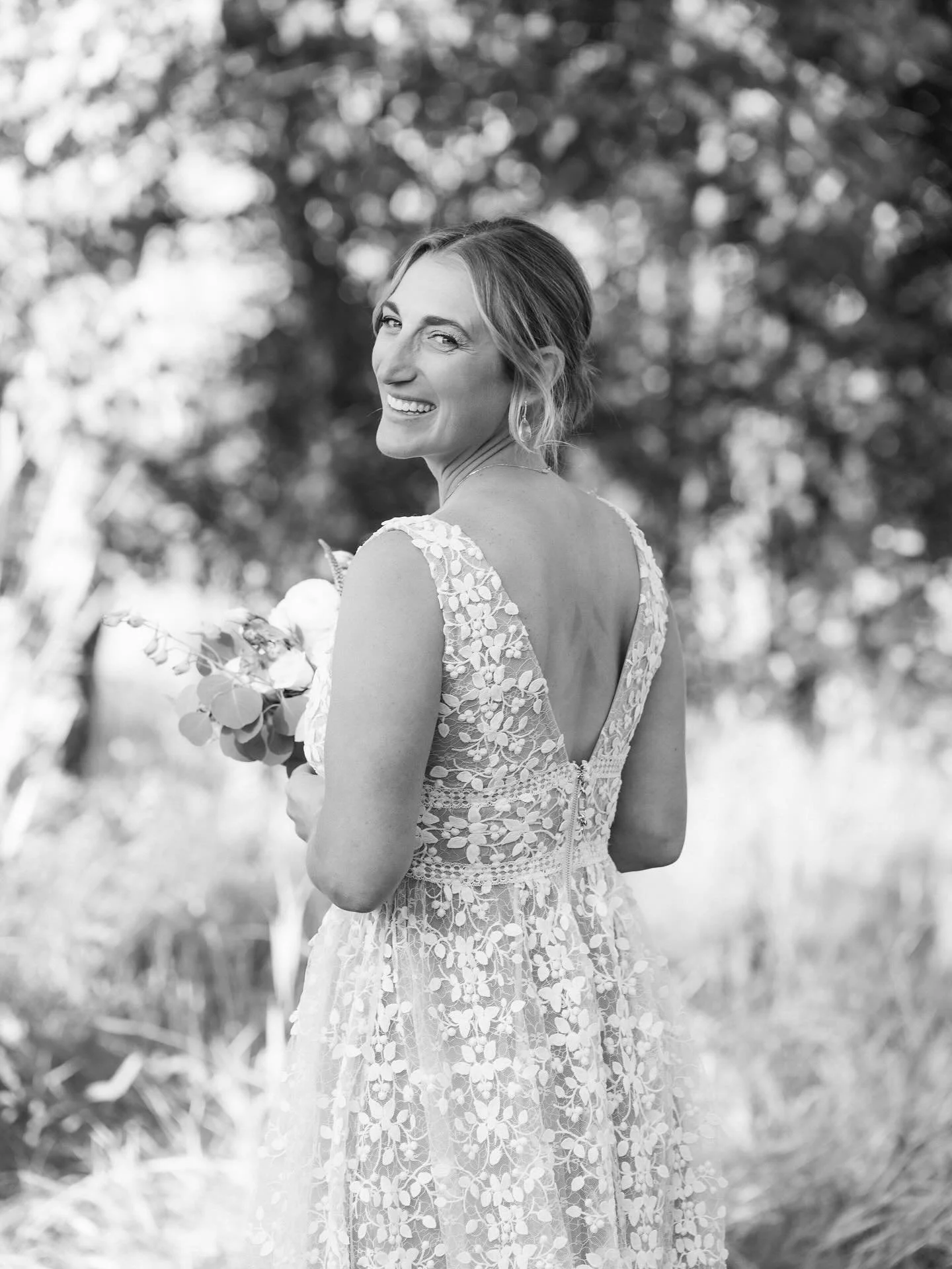 Caitlin, Grand Teton National Park, WY, 2025

It&rsquo;s not a matter of when push comes to shove
It&rsquo;s just a hour on the wings of a dove 🤍

#grandwedding #jacksonholewyoming #warmlove #jacksonholewedding #catcampbellphotography #jacksonholewe