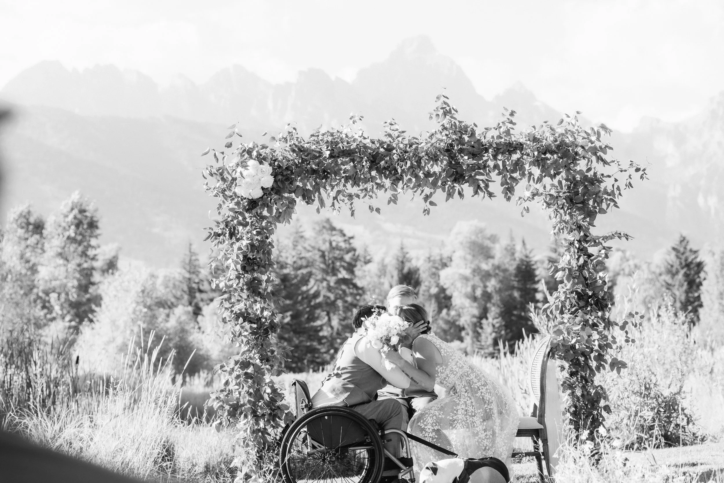Caitlin & Joe Bnw-74.jpg