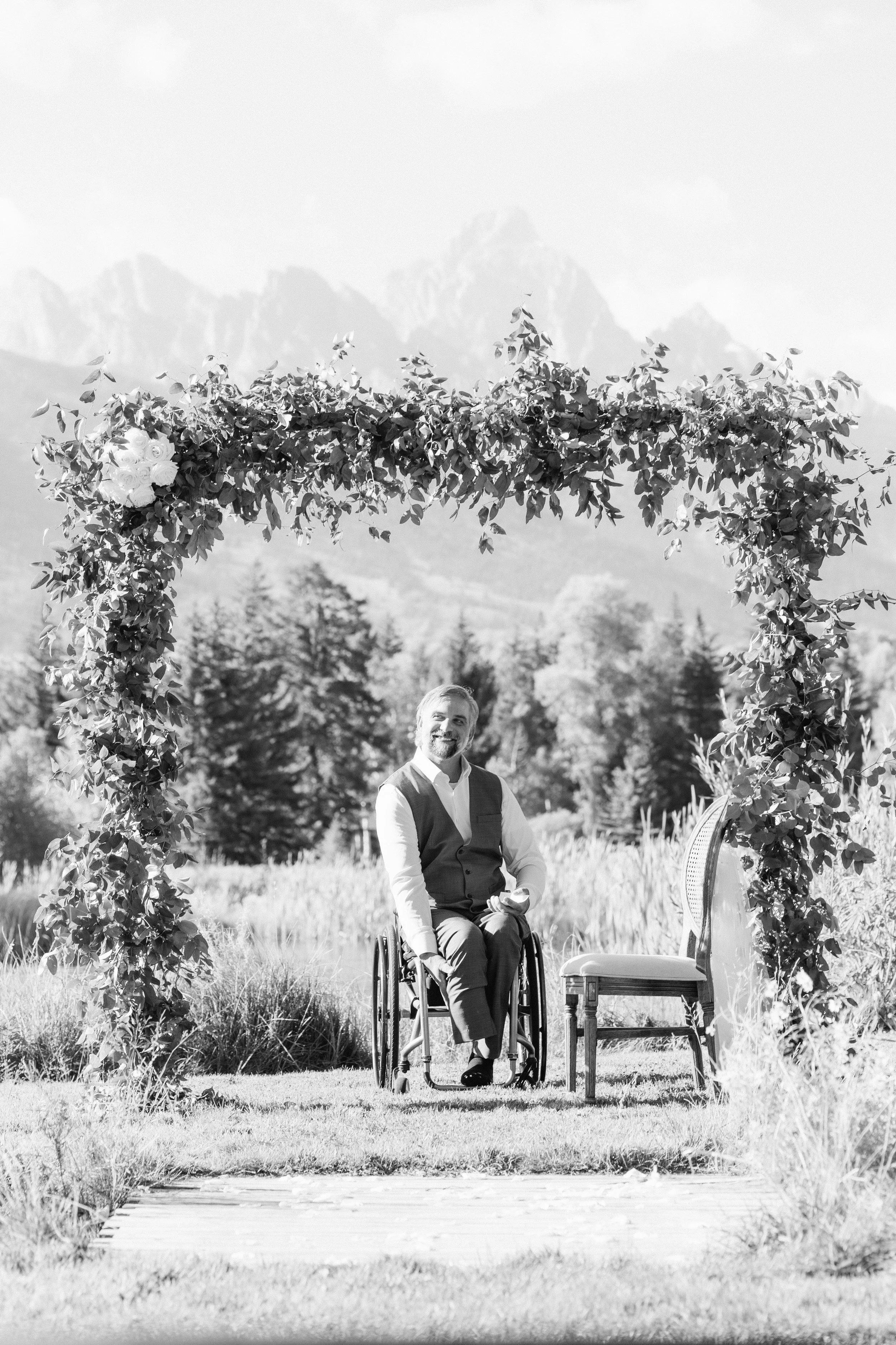 Caitlin & Joe Bnw-44.jpg