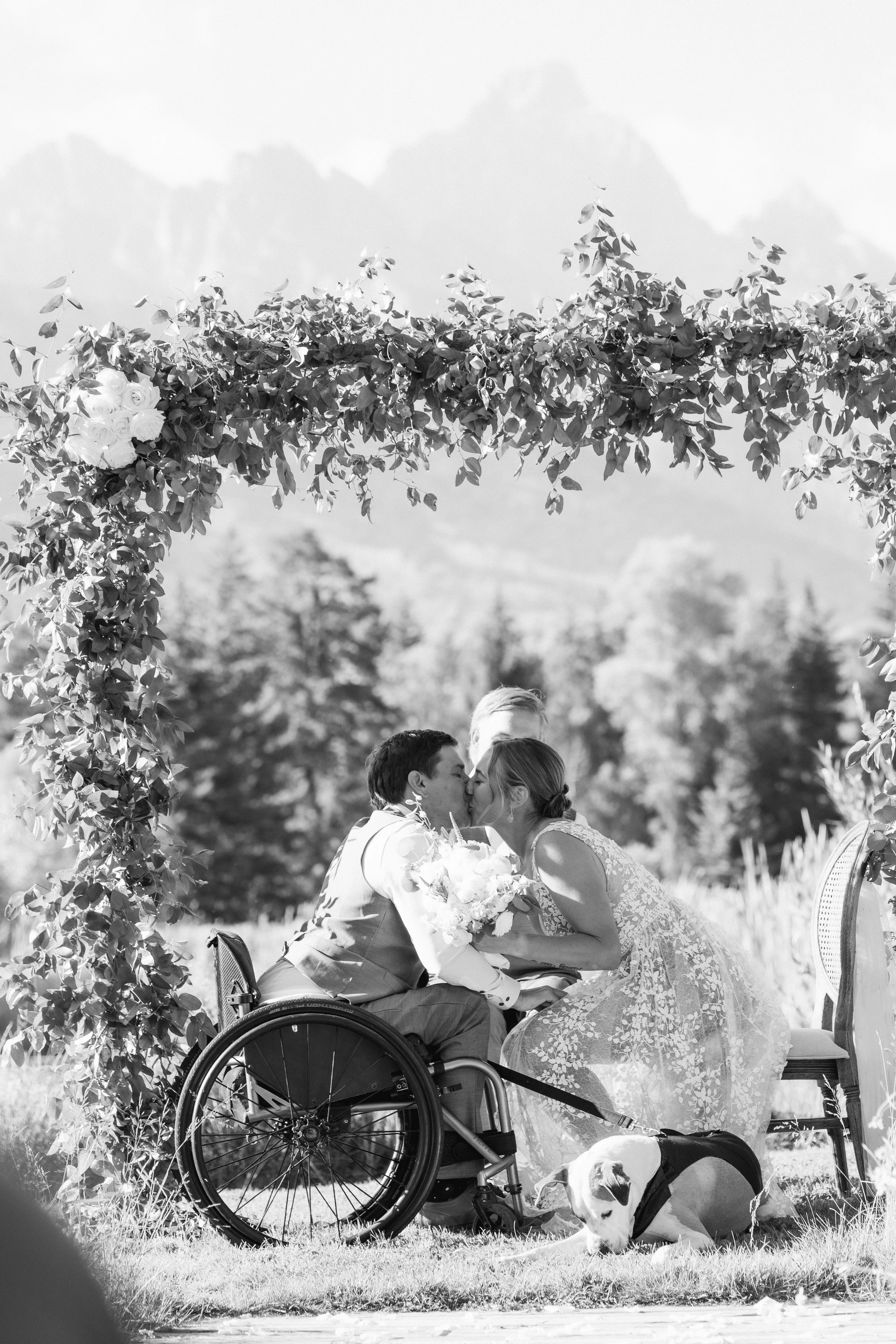 Caitlin & Joe Bnw-77.jpg