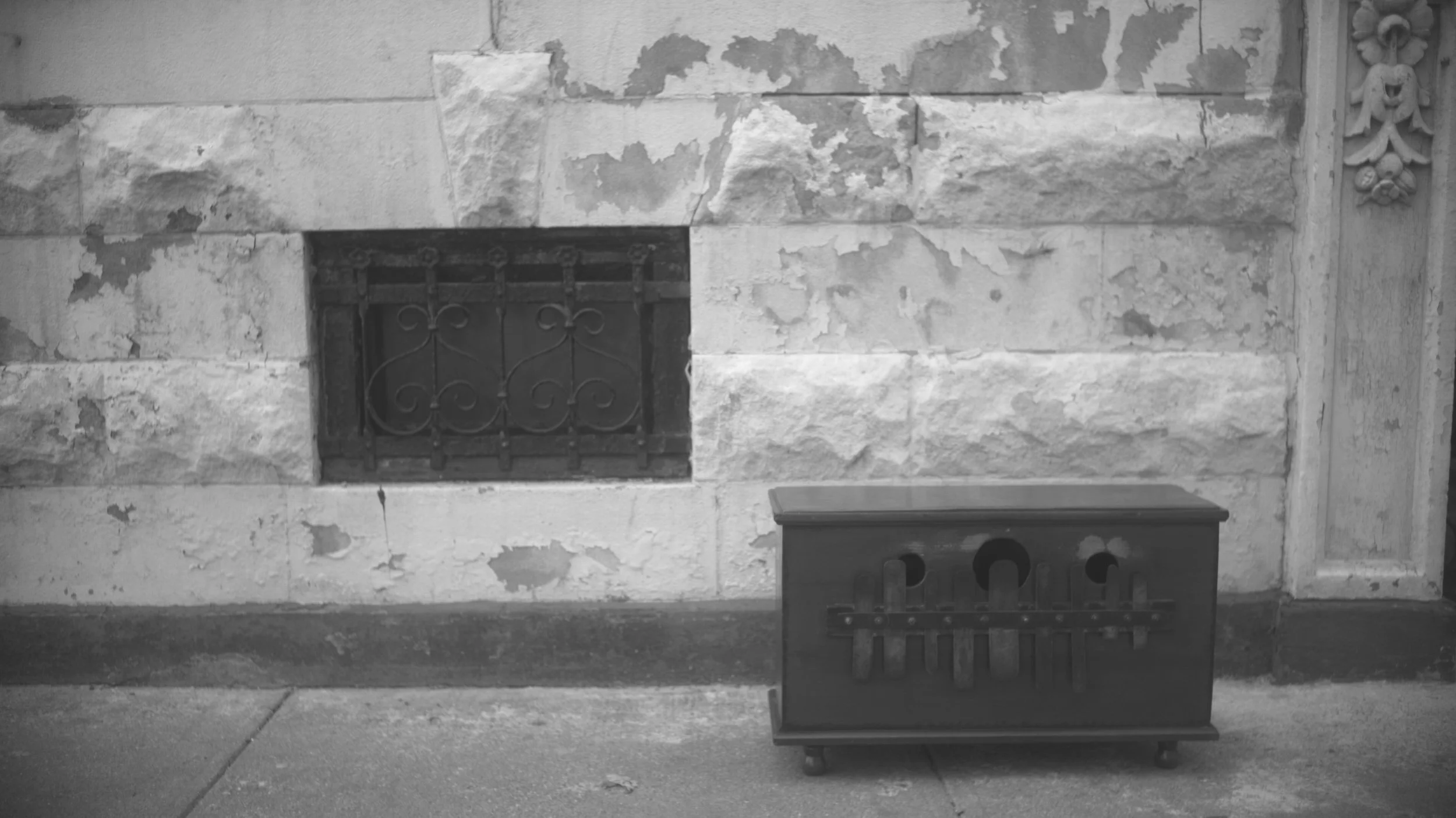 Marímbula in Bedstuy by Shawn peters