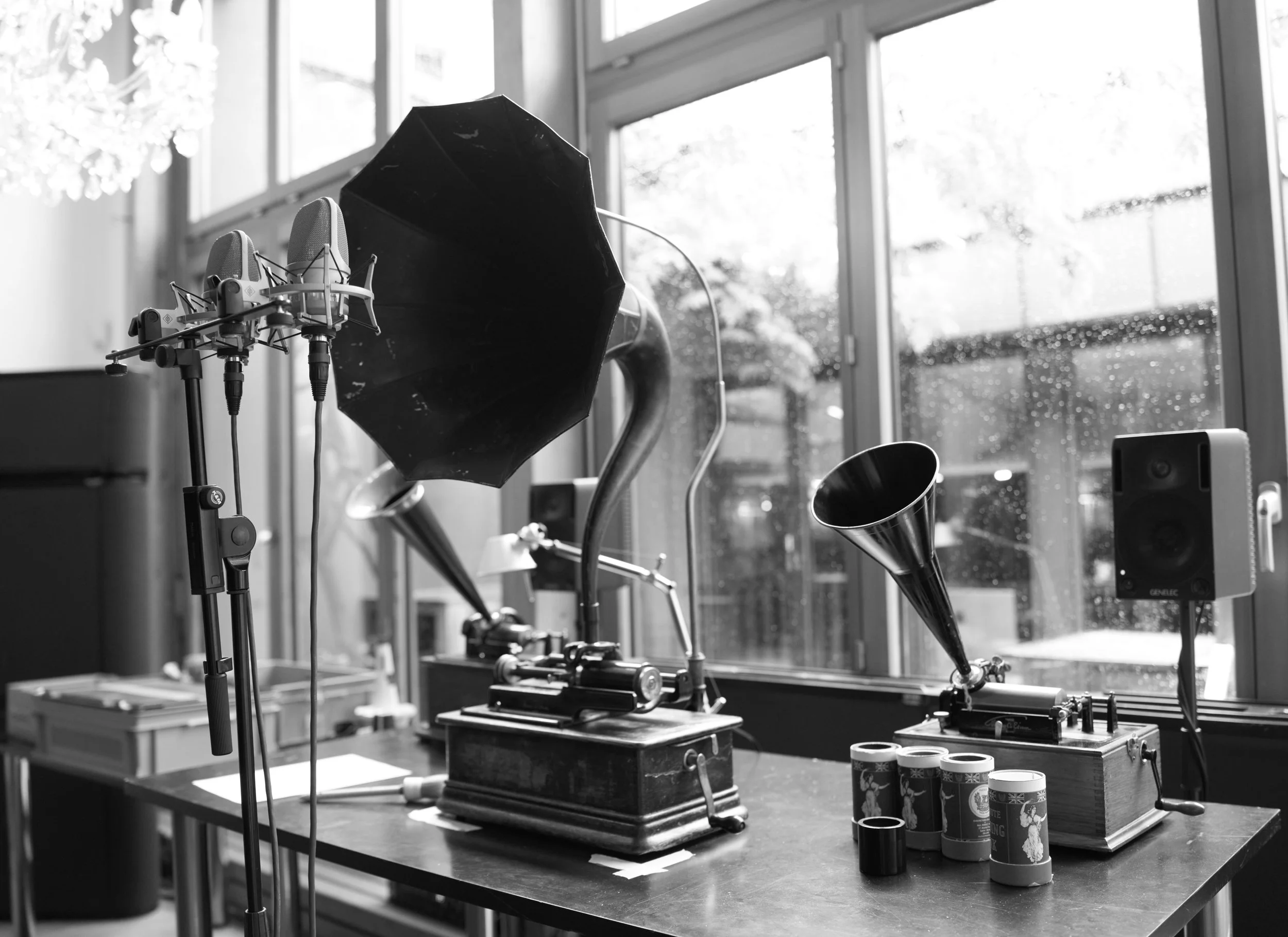 Wax cylinder session for The Singer's Grove Vol. III. Photo by Jos Schmid