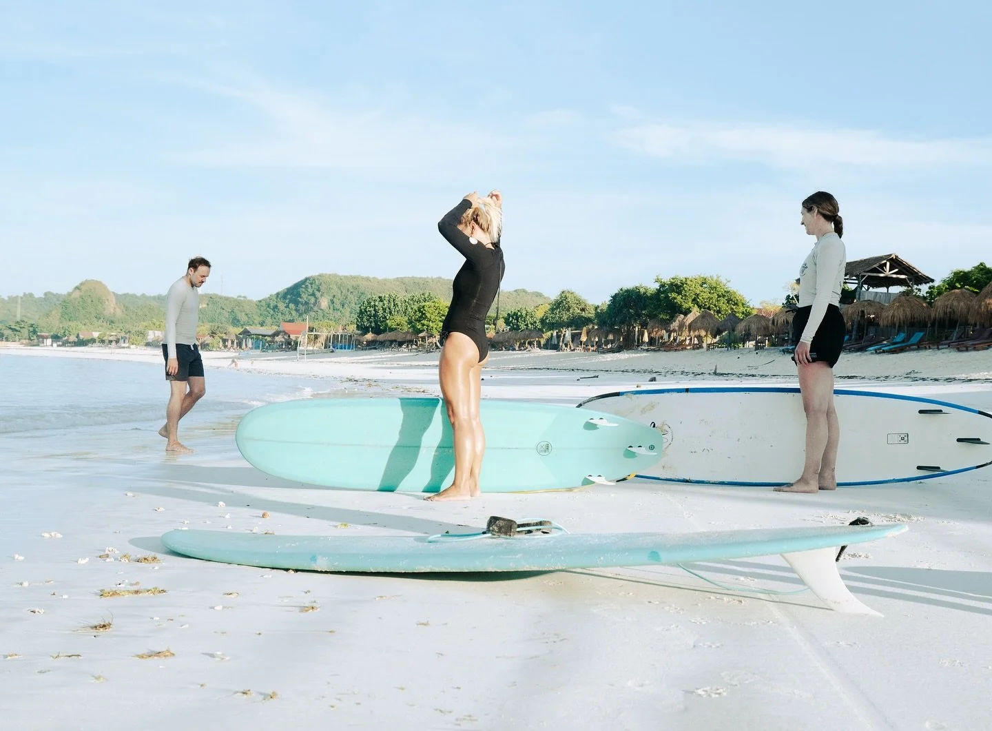 Surf surf surf 🤍 @surfingbanditoslombok