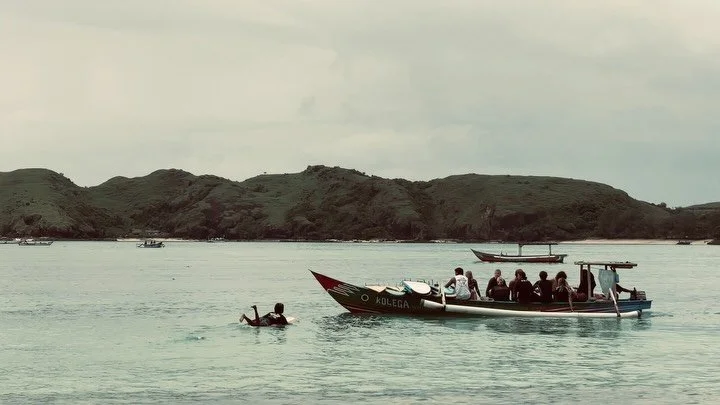 🌊 keep going 🌊book your lesson @surfingbanditoslombok