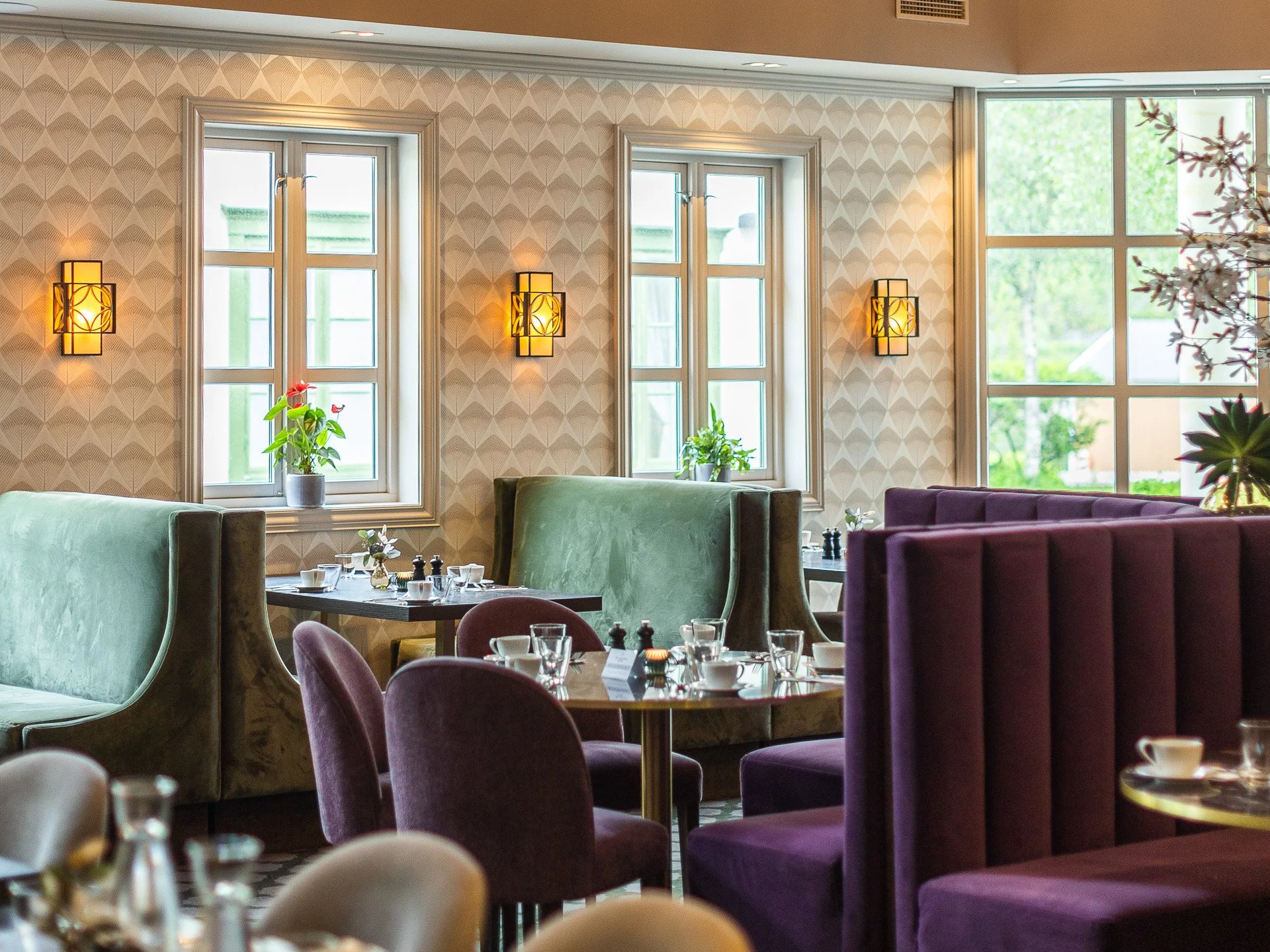 Ta lunsjen utenfor kontoret neste uke! 🍽️
Vi serverer lunsjbuffet i Hagestuen. P&aring; tirsdag, onsdag og torsdag vil vi dekke et deilig m&aring;ltid med et variert utvalg av retter som vil fornye energien din for resten av dagen.

22. - 24. oktobe