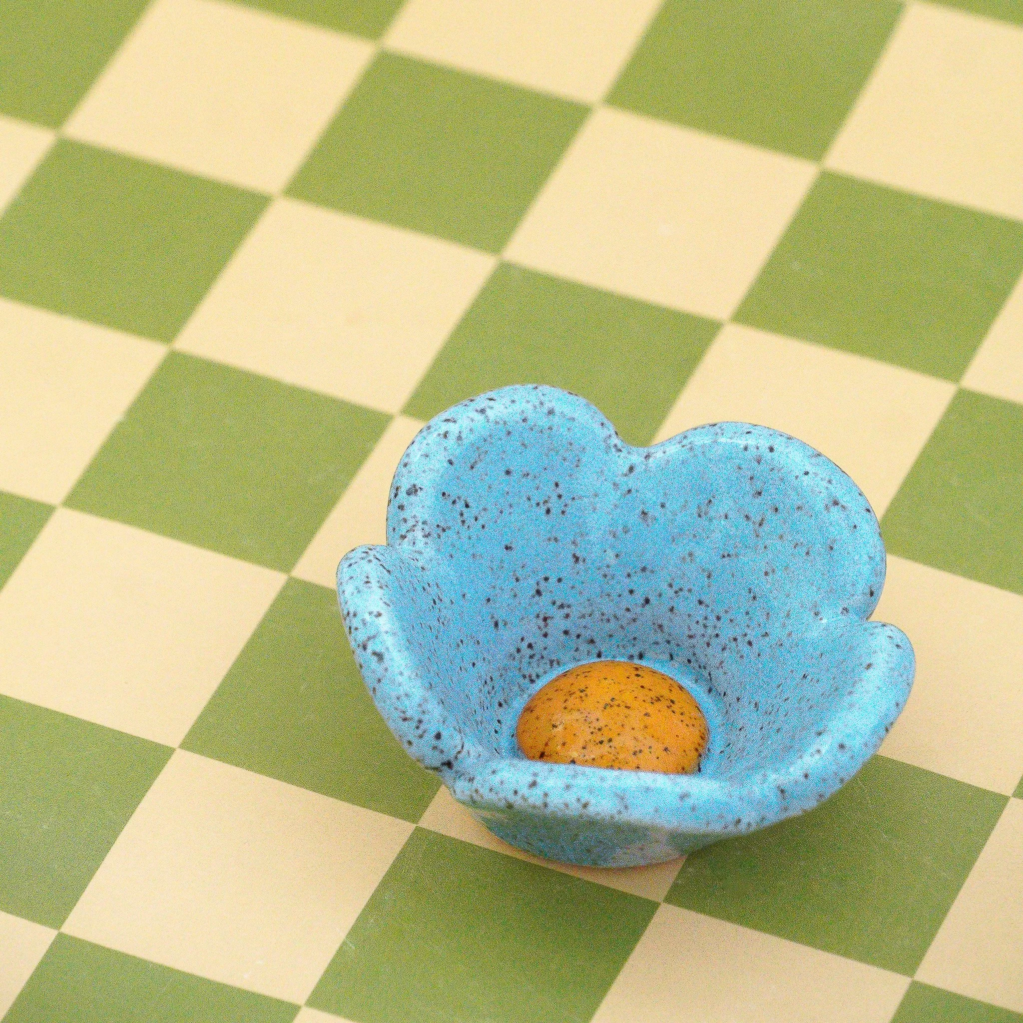 Sky Blue Daisy Trinket Dish.jpg