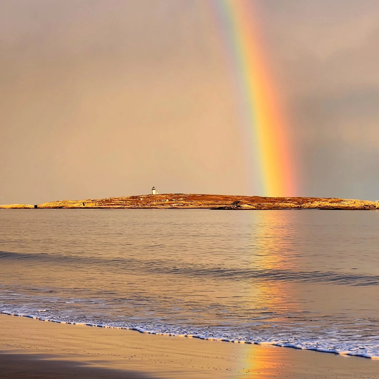 Hope you're getting a little magic despite the madness out there today! We'll be reopening on Friday, December 5th for the winter season.❄️🌈❄️🌈

#lovemaine
#mainelighthouse 
#mainecoast 
#madeinmaine
#rainbows