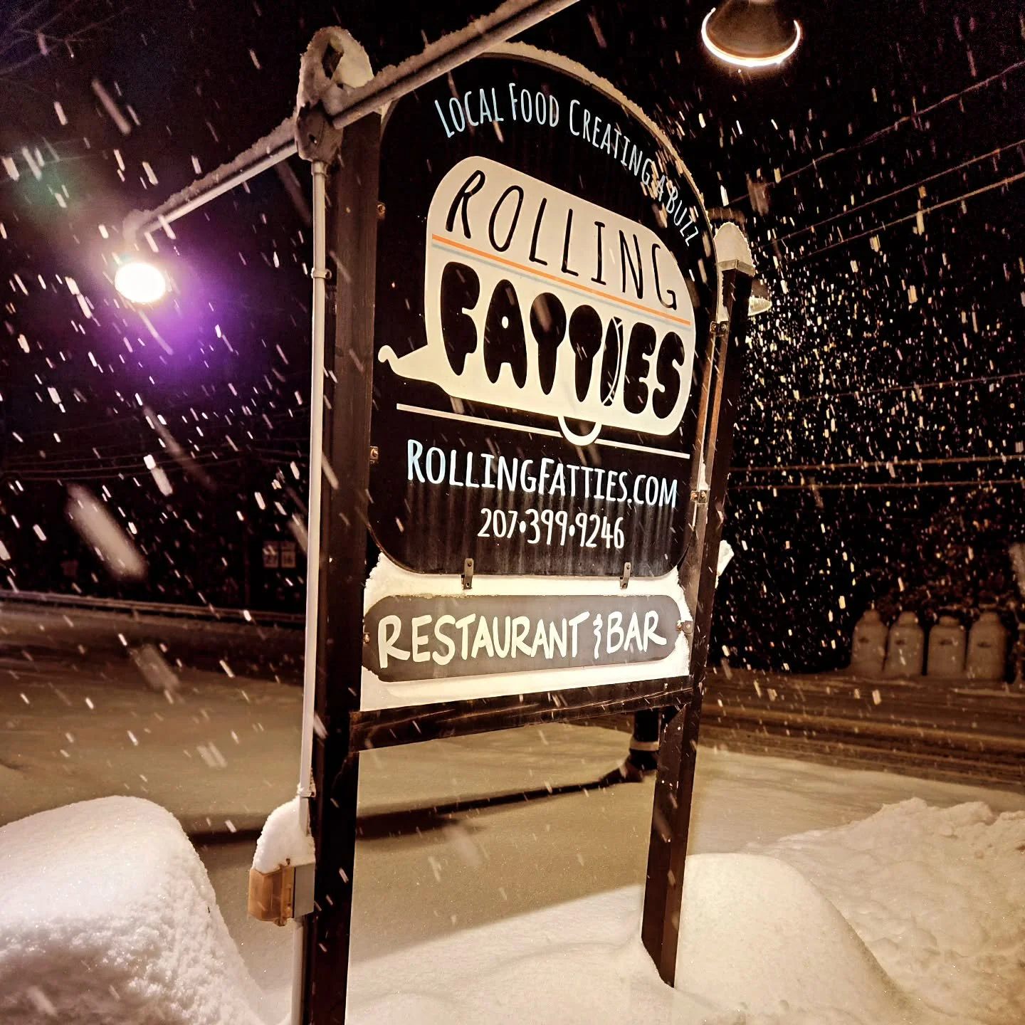 Legit snow happening here!❄️❄️❄️We'll be open TOMORROW at nooon! So pumped to be open along side a couple new businesses in town. Check out @marmeedearestespresso and @loaflifecowork at 256 Main St. They will be open for their regular winter hours an