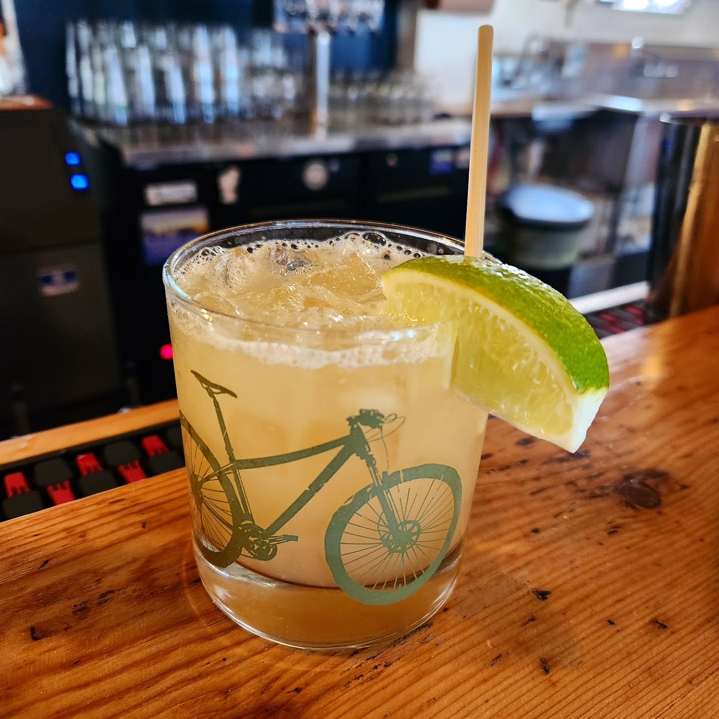 Happy last fatty weekend of the winter, friends! We have this cocktail, Jamainecan Juice, for a special all weekend (#reggaefest wooot!), and this hotshot, Brooooklynne, for a special tonight! Come hang out and/or wrestle. 🌈🤙
