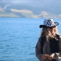 Do you have a passion for stone skimming?
Positive news with #candokiwis 
First ever stone skimming champions crowned in Lake Hāwea. An Australian with a calling and an Auckland radio host running on pure determination are the newly crowned national 