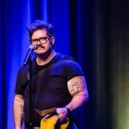 Do you have a passion for comedy?
Positive news with #candokiwis 
Billy T and Fred Award winners named for 2026. Comedian Joel Vinsen has won the prestigious Yellow Towel presented to him by last year's winner, Hoani Hotene. Comedian Joel Vinsen has 
