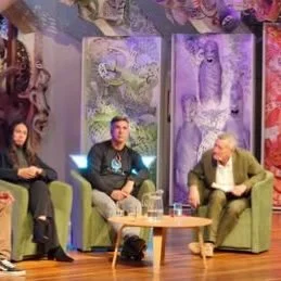 Do you have a passion for culture &amp; the stars?
Positive news with #candokiwis 
Traditional navigators encourage more people to 'look up' at Matariki. A third generation of waka navigators came together at Te Papa in Wellington on Wednesday, shari