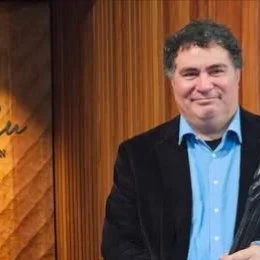Do you have a passion for culture &amp; poetry?
Positive news with #candokiwis 
'There's a rongoā within the kupu Māori' - NZ poet laureate. New Zealand's current Poet Laureate Robert Sullivan is following in the footsteps of Māori poets and composer