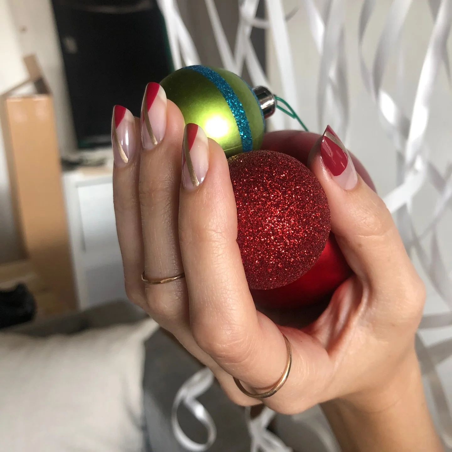 Have you decorated your nails yet? Seasonal nails are in full swing and it&rsquo;s time to embrace the colors and designs that match the vibe of the moment. Ask for chrome, cat-eye/velvet nails, in house nail art or bring your own inspo to us! ❤️💚 
