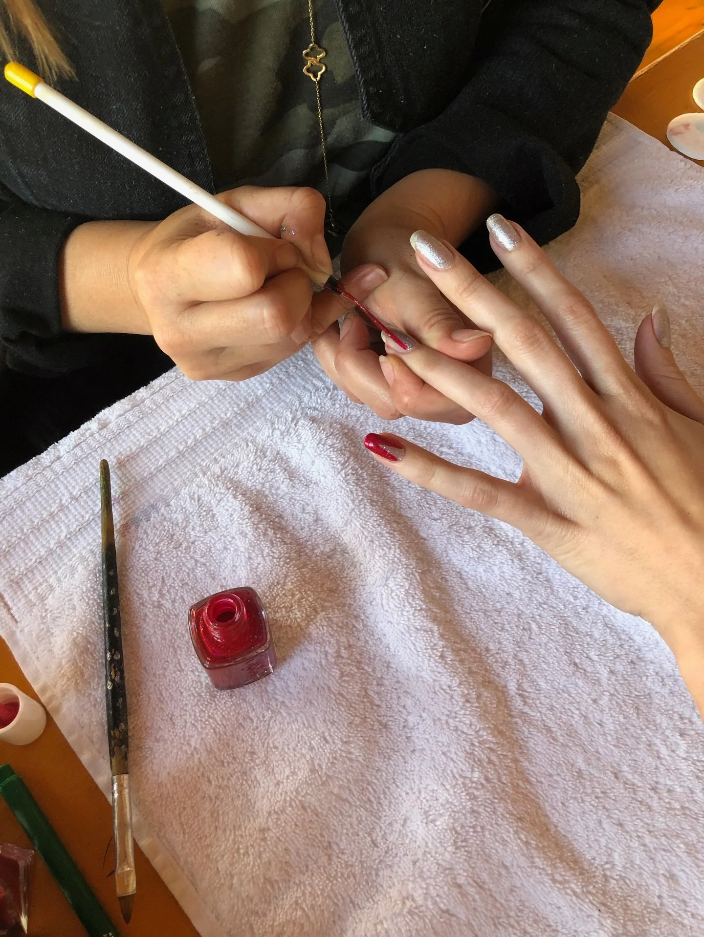 Only a few strokes of December left! Come in and let&rsquo;s get your holiday nails ready ✨ ❤️🤍 ✨