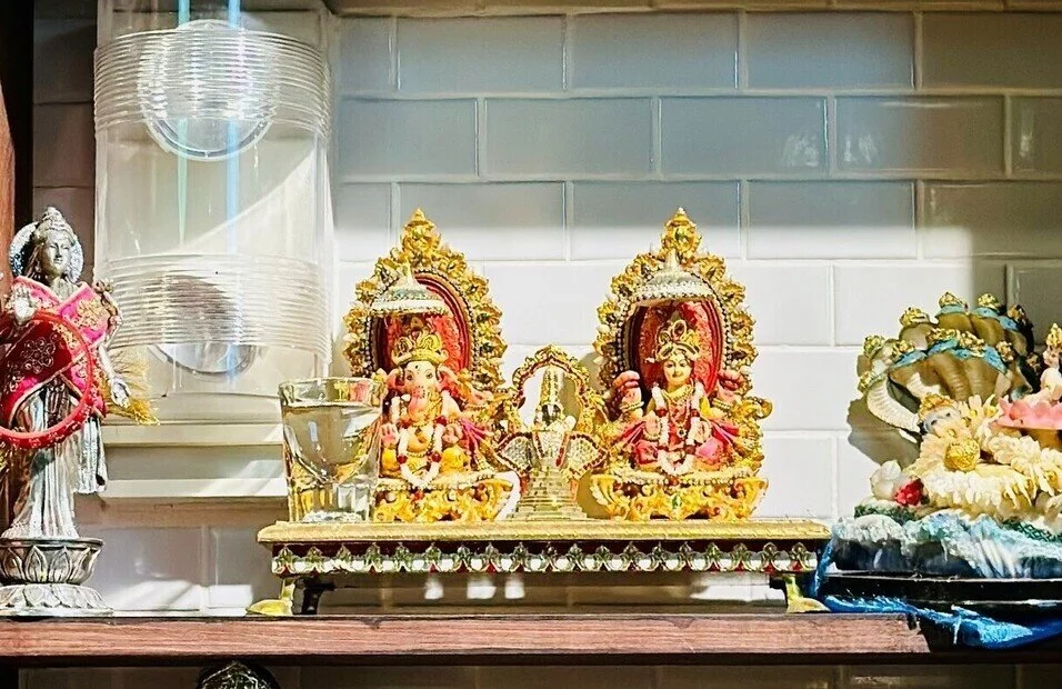 Deities of Diet and Design: Hindu Gods and the Aestheticization of Thai-American Restaurant Art