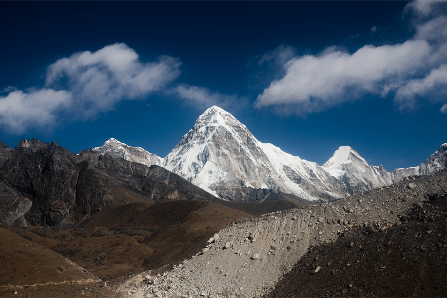 A Fragile Himalaya: Disaster, Adaptation, and the Challenge of Rebuilding
