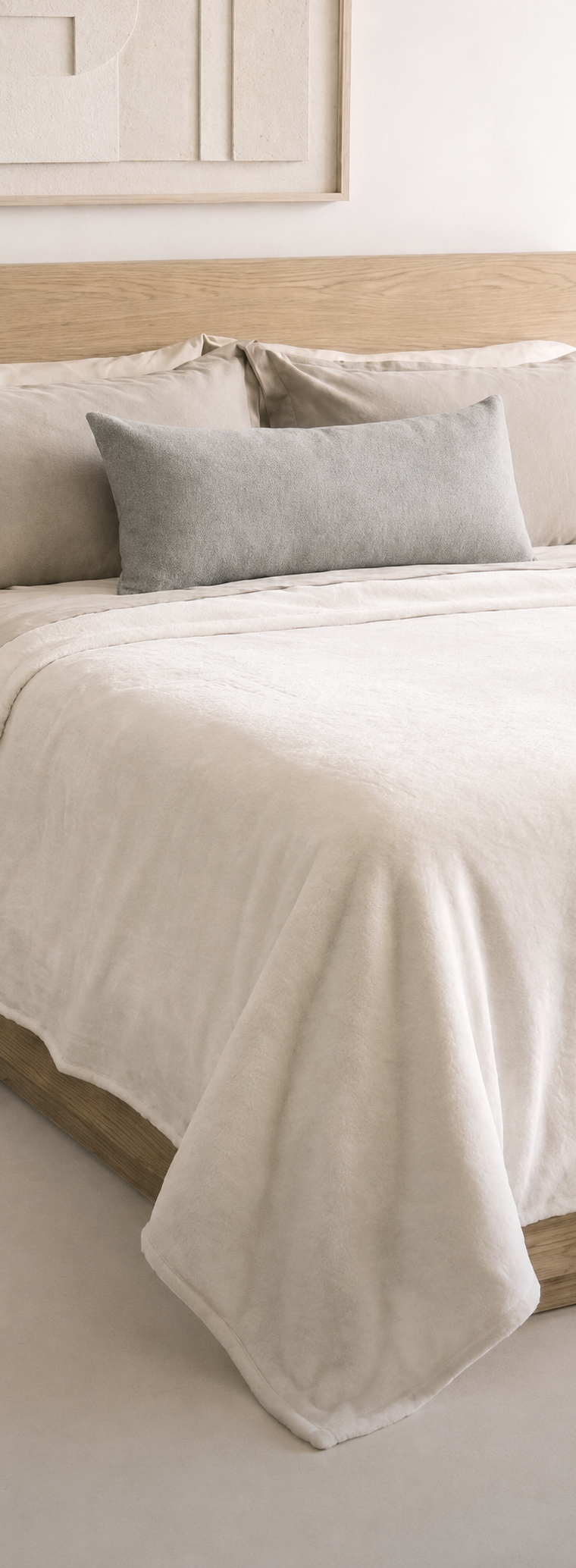 Dormitorio elegante con manta de marfil.png