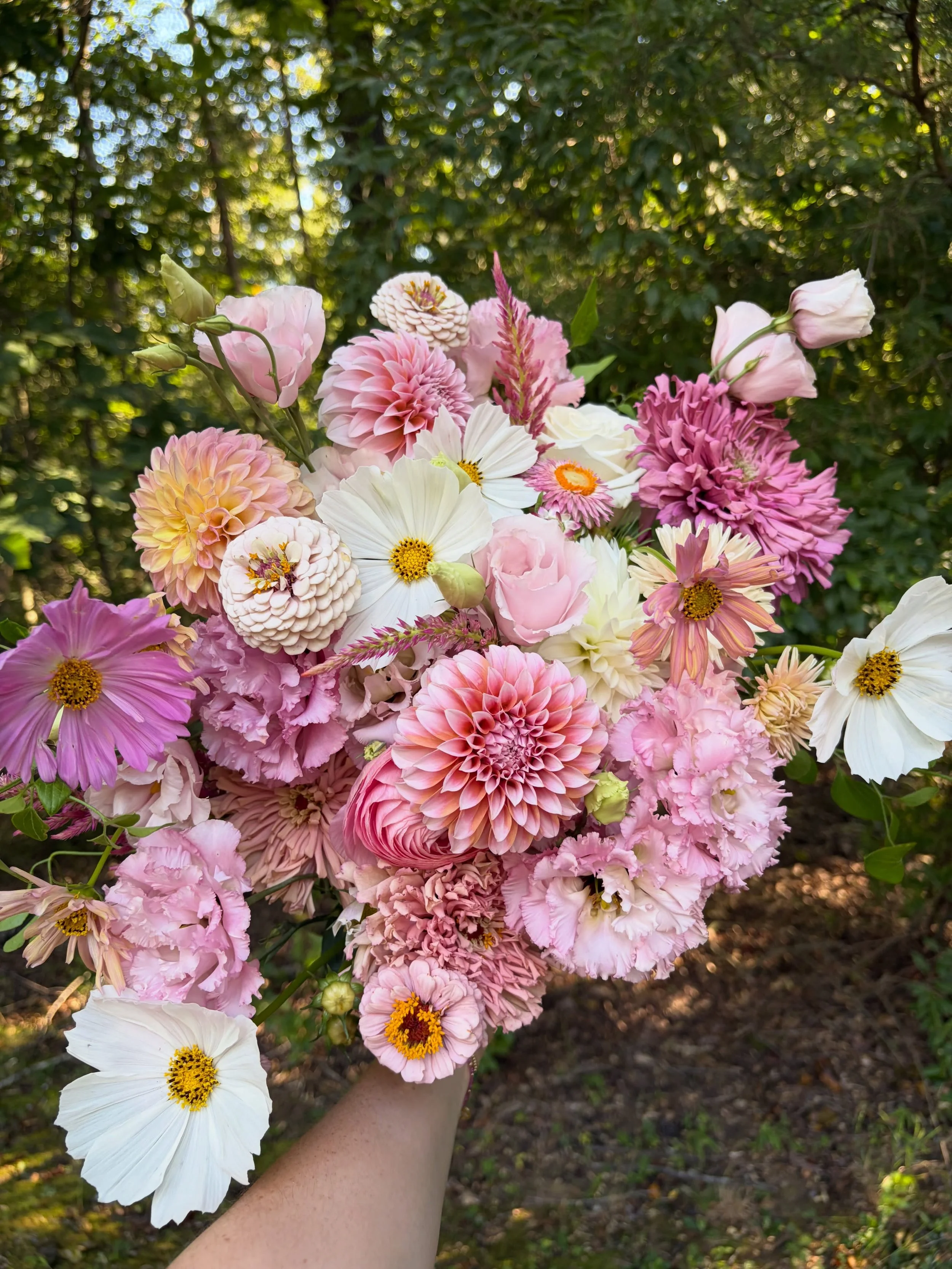 This bouquet was pink perfection! With so many locally grown beauties, how could you not love it?!?🌸

#florist #vaflorist #vaweddingflorist