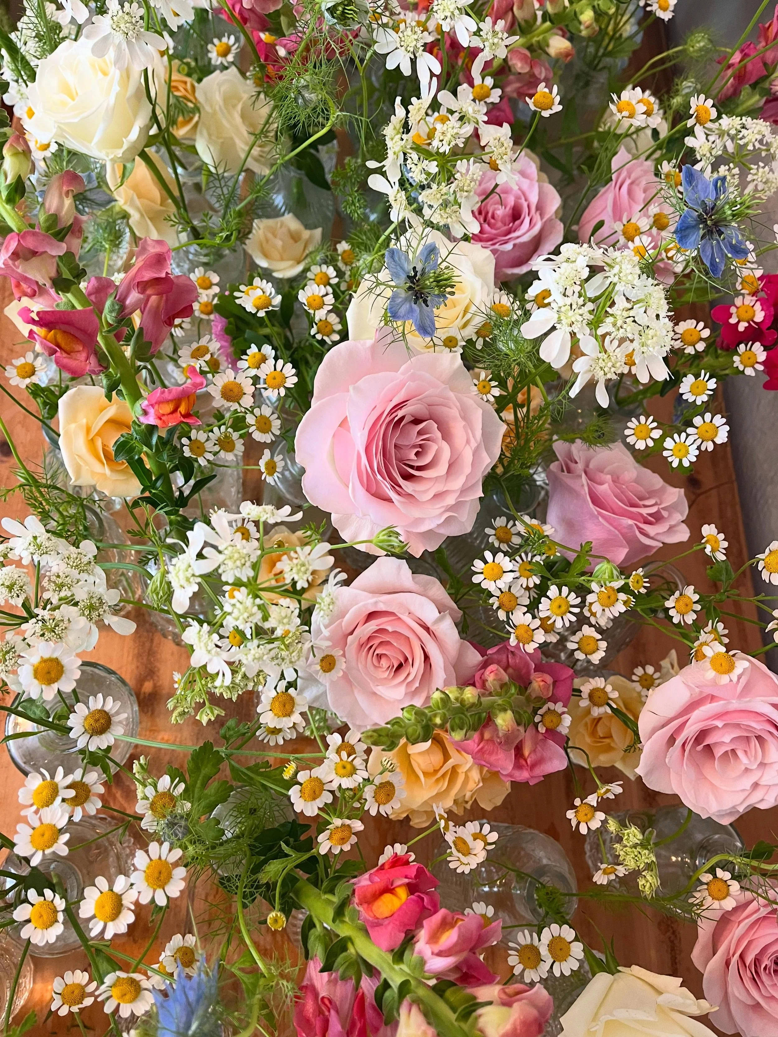 The prettiest summertime bud vases 🌷🍀🌸

#florist #vaweddingflorist