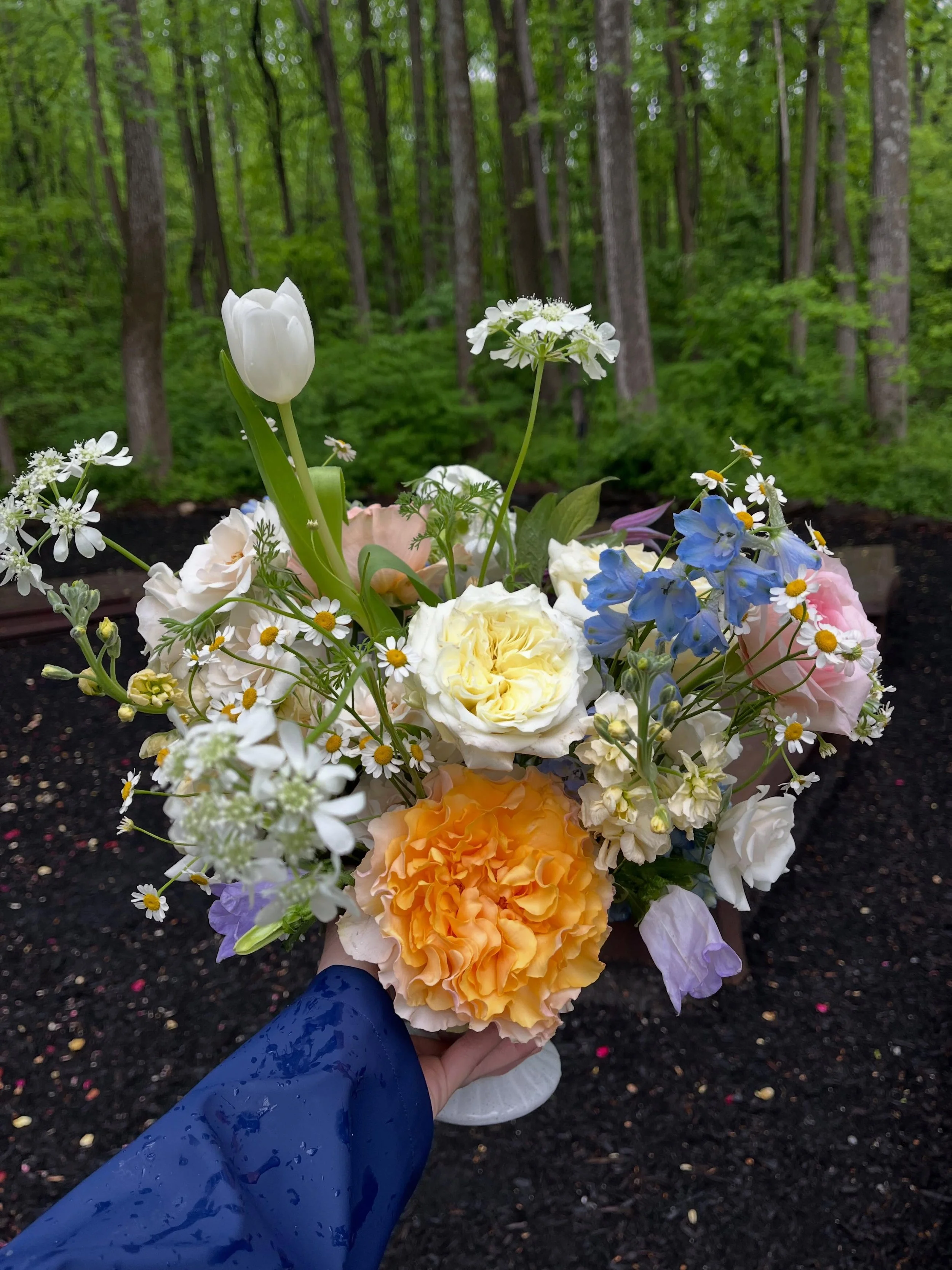 A moment for this arrangement 🌷

Was it raining? ☔️ Yes. 
Did that slow us down? No! 

We&rsquo;ll never complain about the rain, we&rsquo;ll find solutions and make your flower dreams come true! 🧚

#florist #vaweddingflorist #virginiaweddingfloris