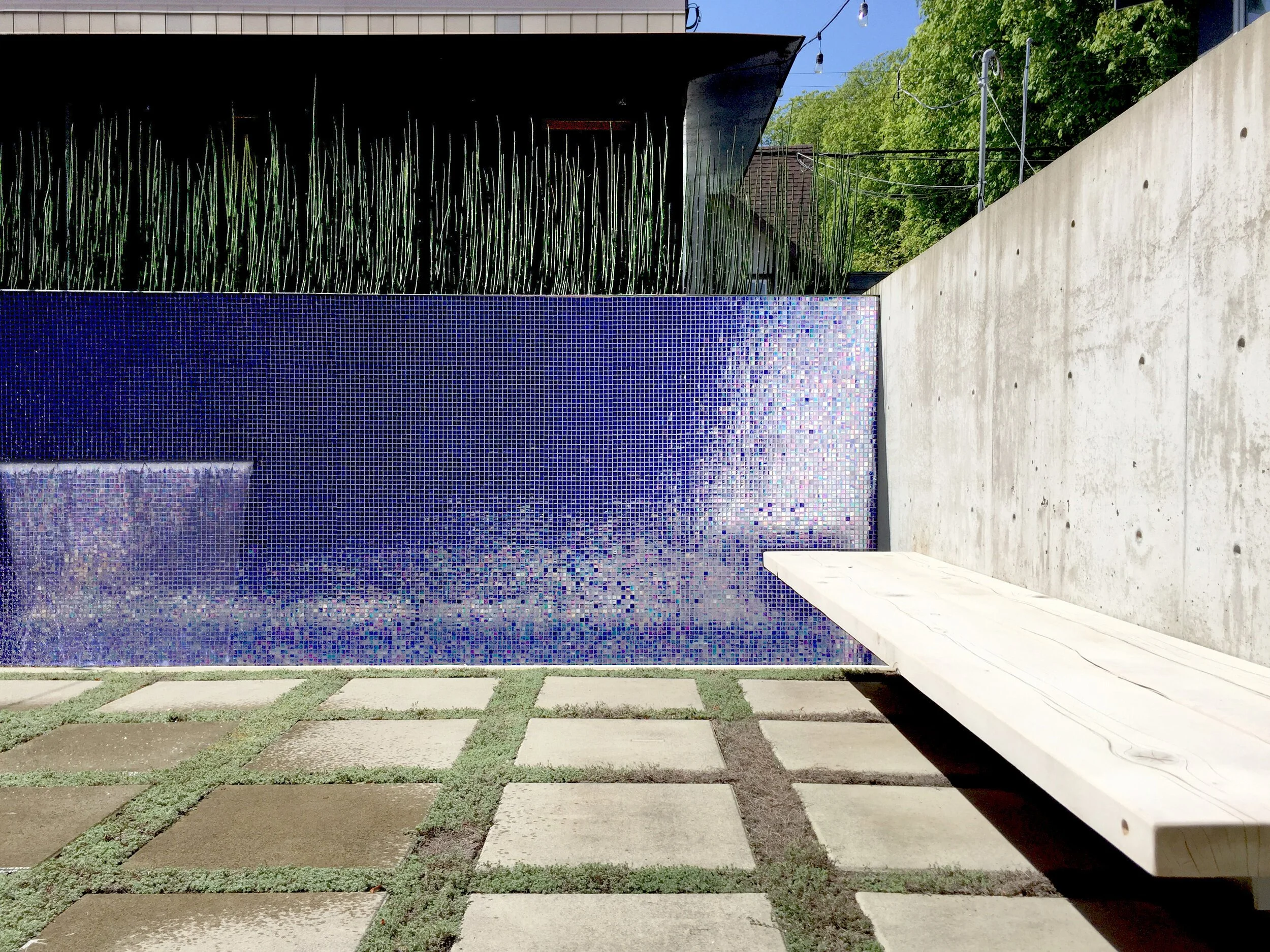 hidden-studio-dpo-clt-courtyard-house-courtyard-water-feature.jpeg