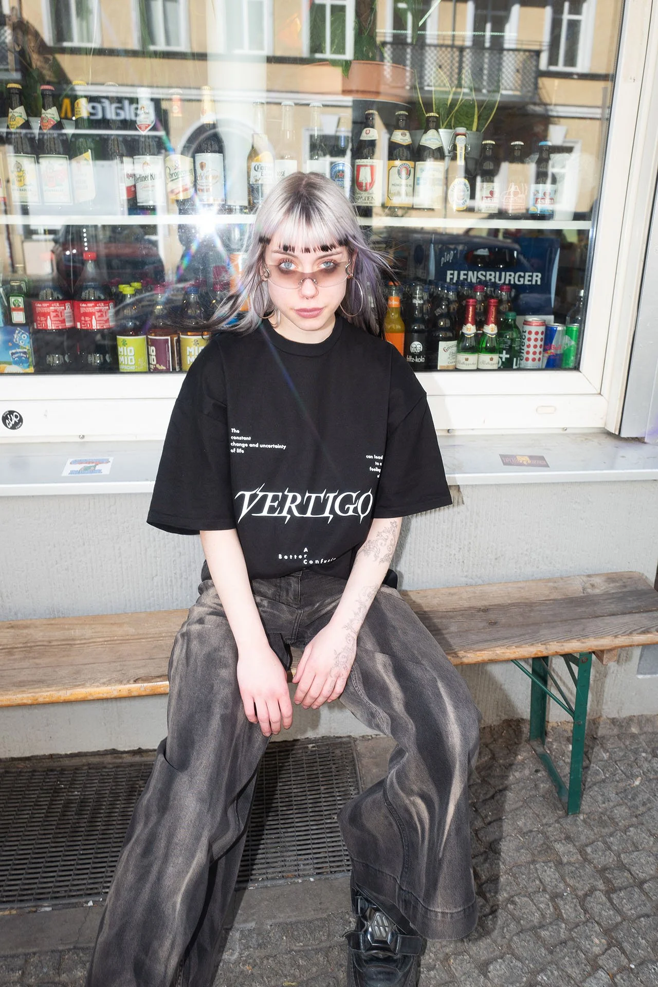 V-Shirt-Pauline-Kiosk-Bank-001.jpg