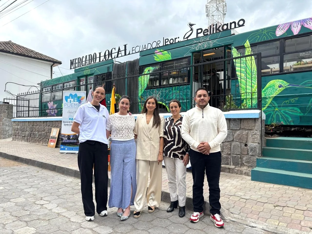Pelíkano se suma a Mercado Local Ecuador para transformar un antiguo trolebús en un espacio para impulsar el emprendimiento local en Puembo