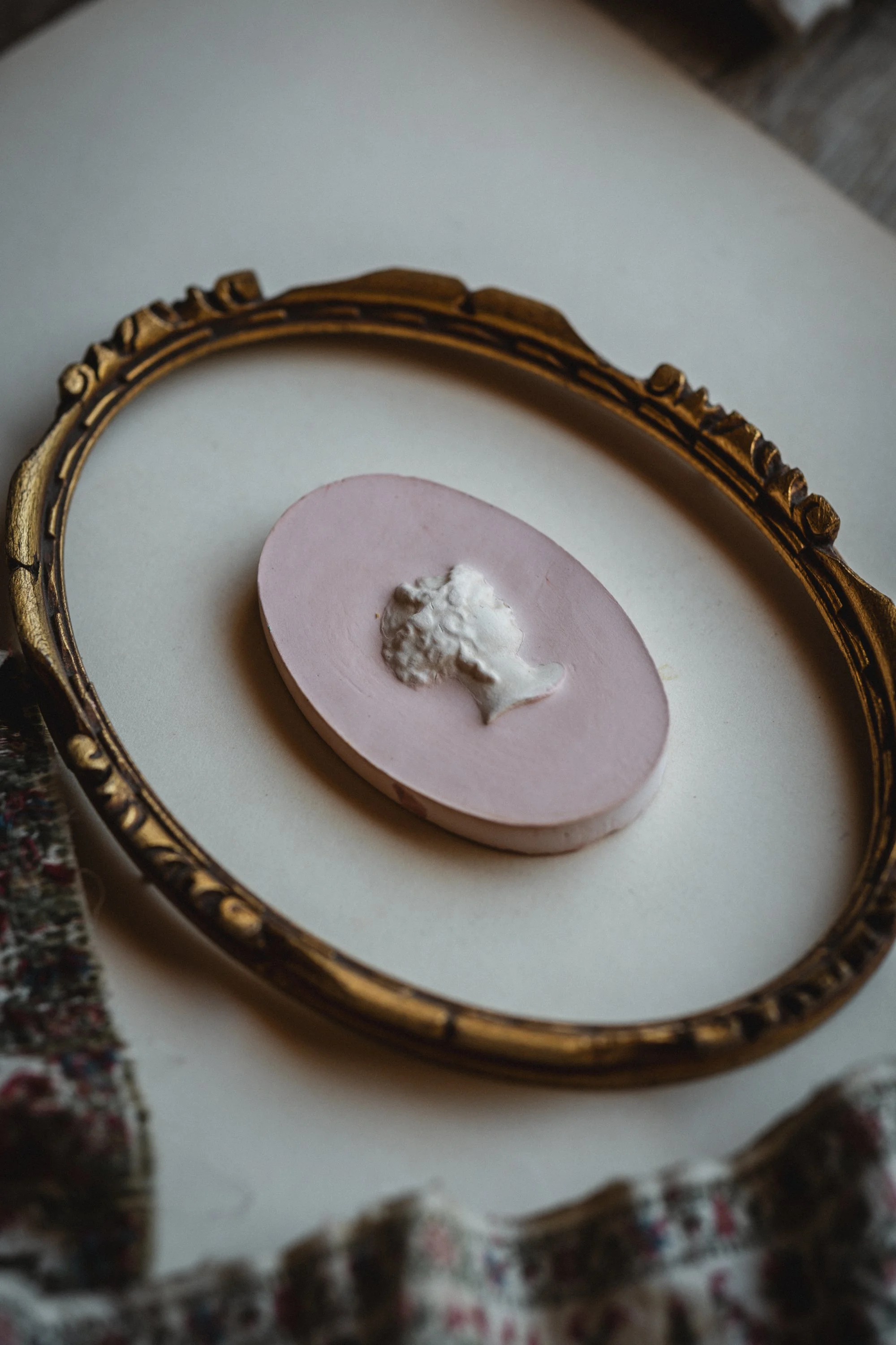 oval cameo-1.jpg