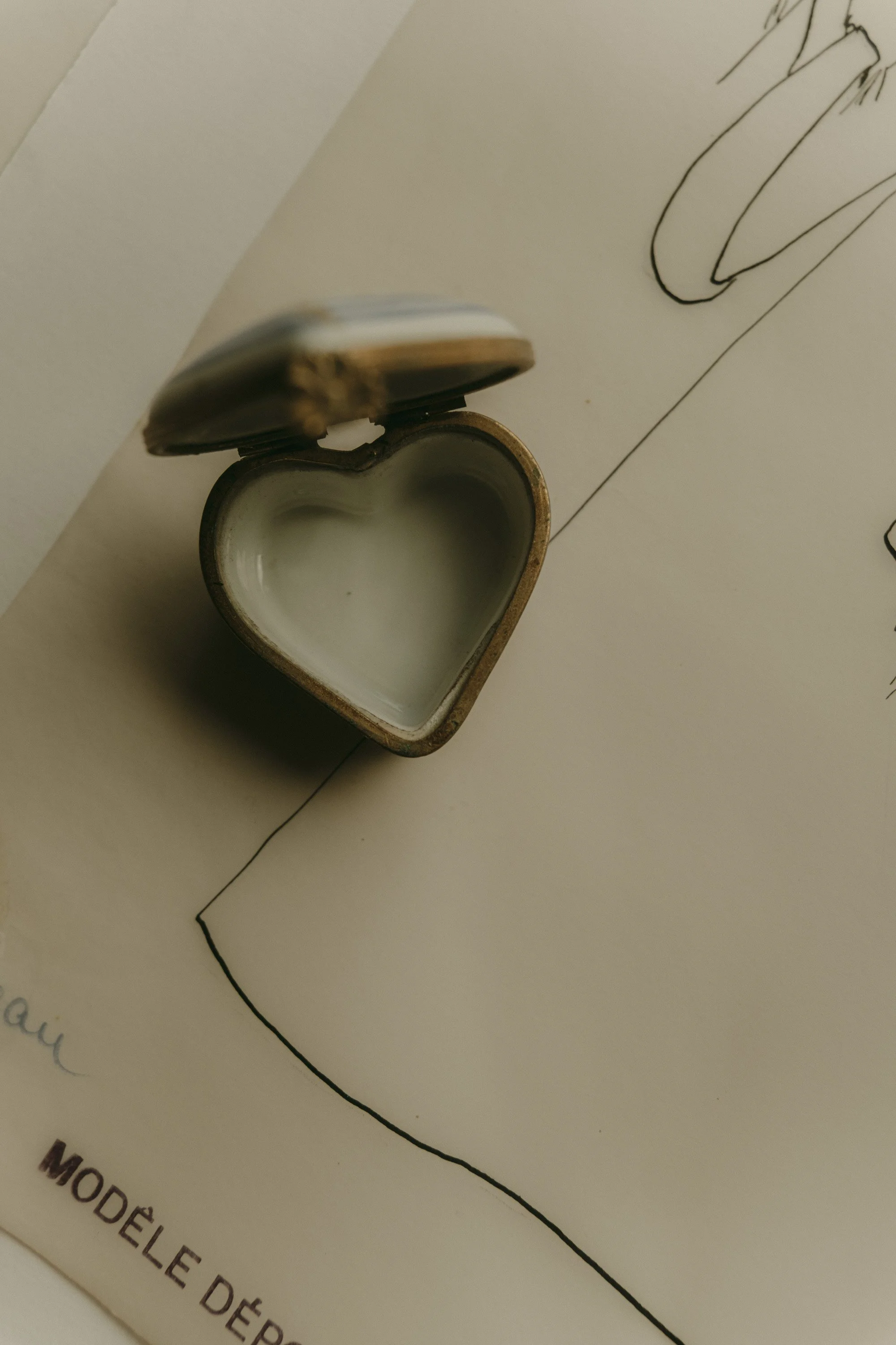 frenchweddingdresssketchesjocelynkempe-13.jpg