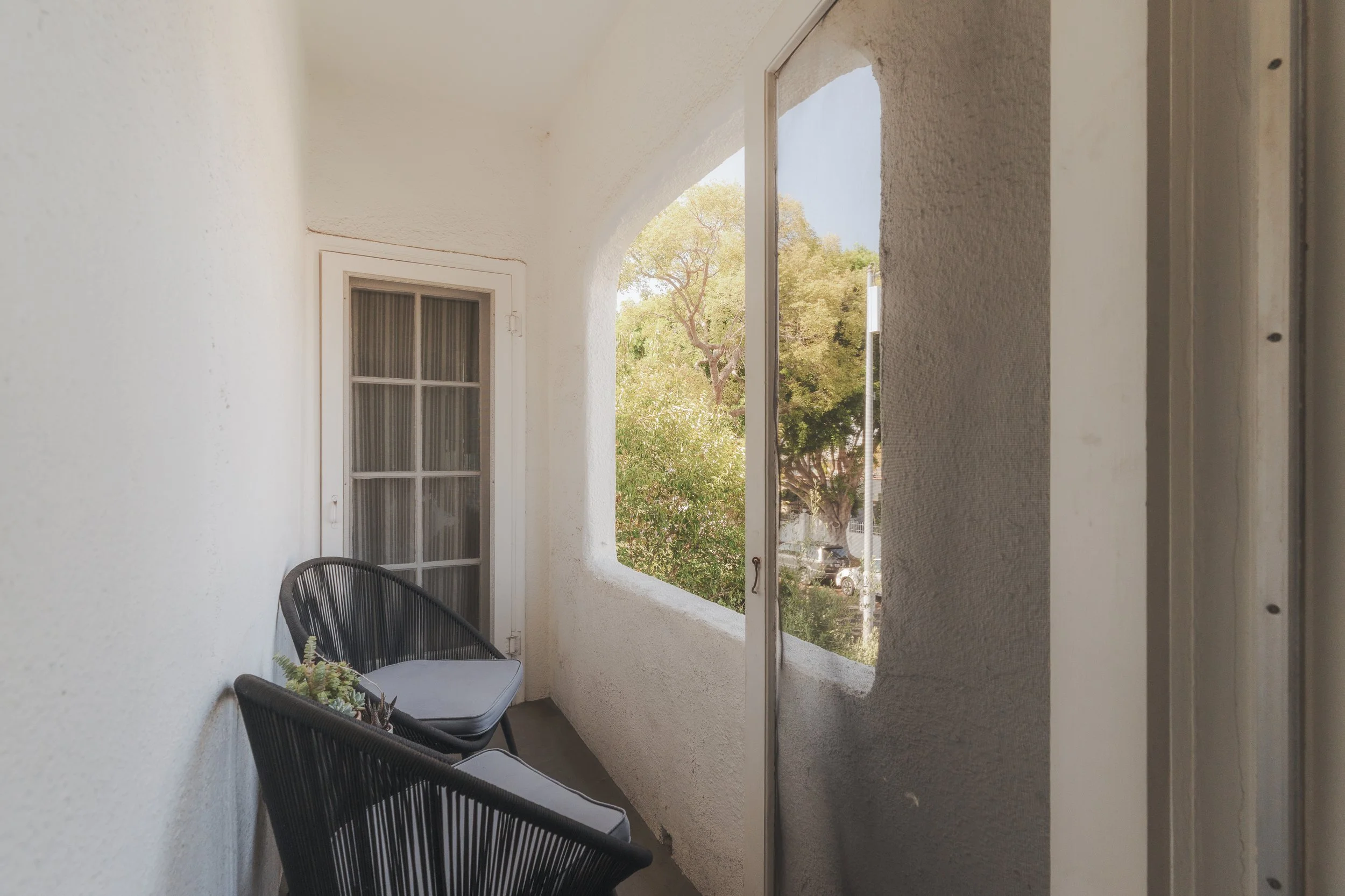 1224 N Hoover-11-11.jpg