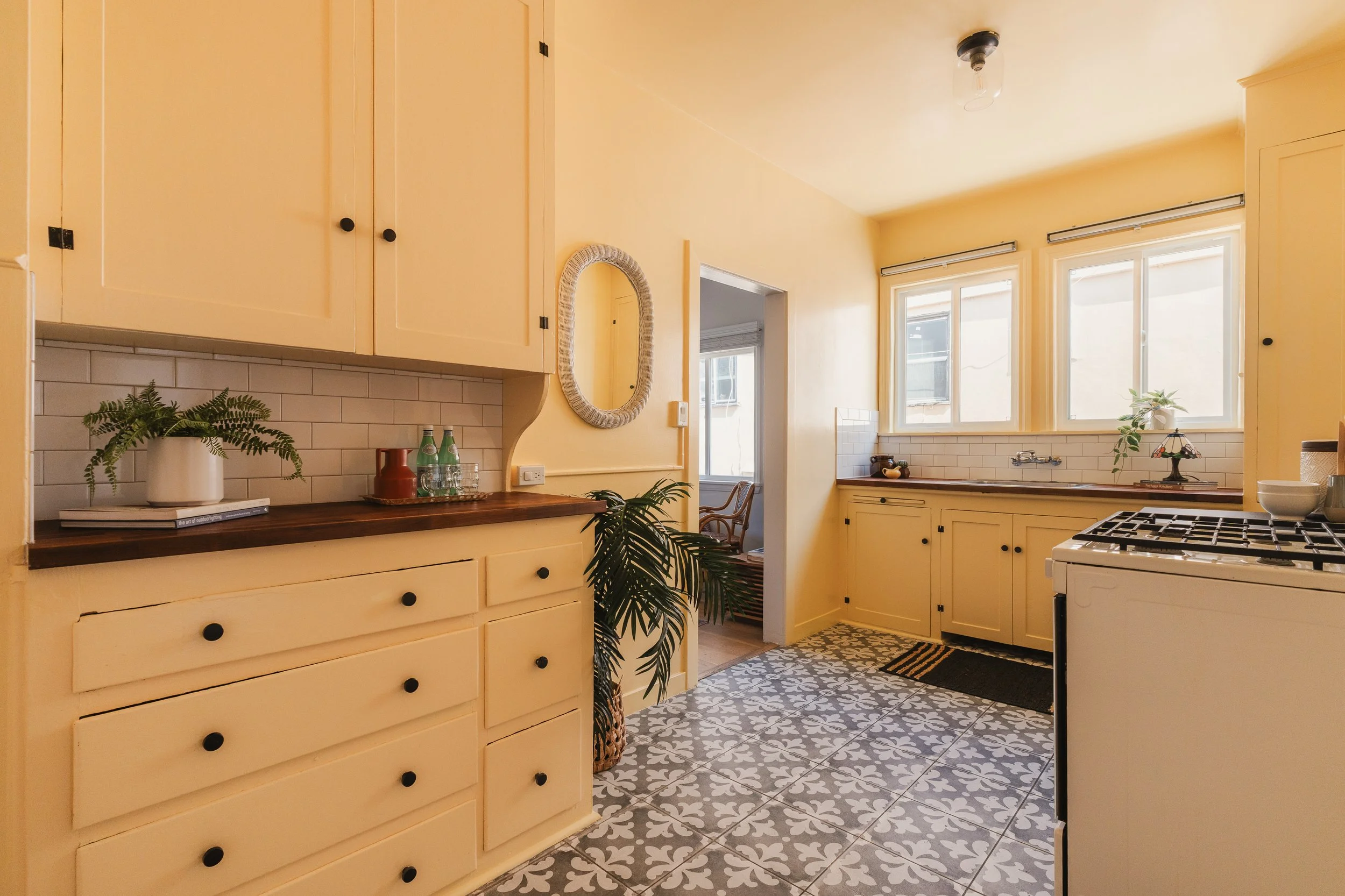1224 N Hoover-18-18.jpg