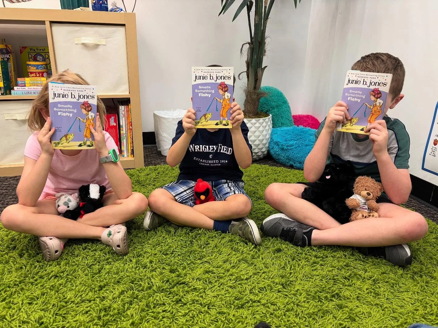 🐶🐰🐸🐱PET DAY🐶🐰🐸🐱 The kids and I had such a good time bringing in our &ldquo;pets&rdquo; after reading &ldquo;Junie B. Jones Smells Something Fishy&rdquo; by Barbara Park.  #readingtherapist #readingisrocketscience #readingisfun #phoenixreading