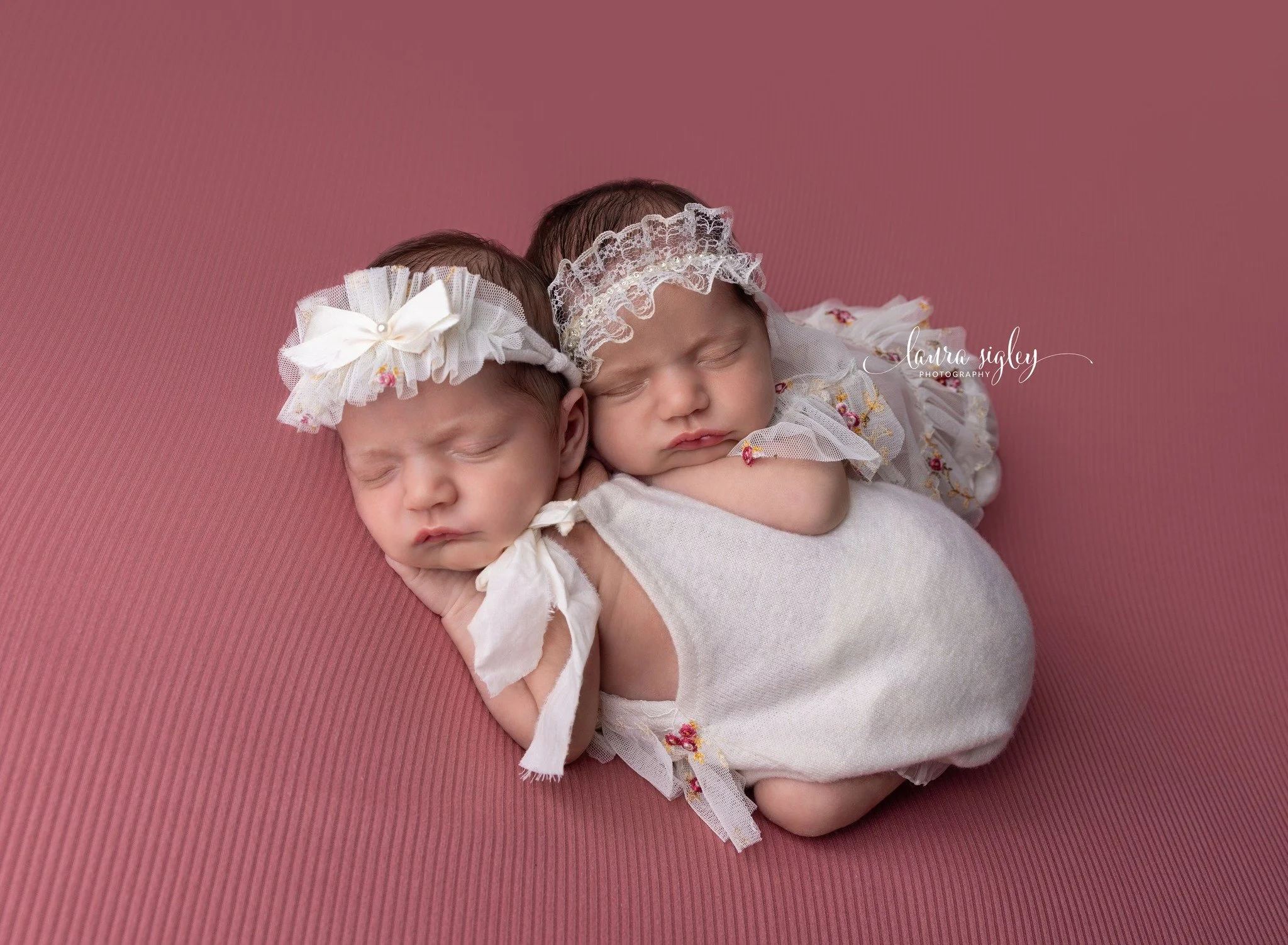 Double the tiny hands, double the sleepy smiles, double the joy. Photographing newborn twins is such a gift. Every detail feels even more fleeting and precious when you realize how quickly this stage will pass. What beautiful additions to this family