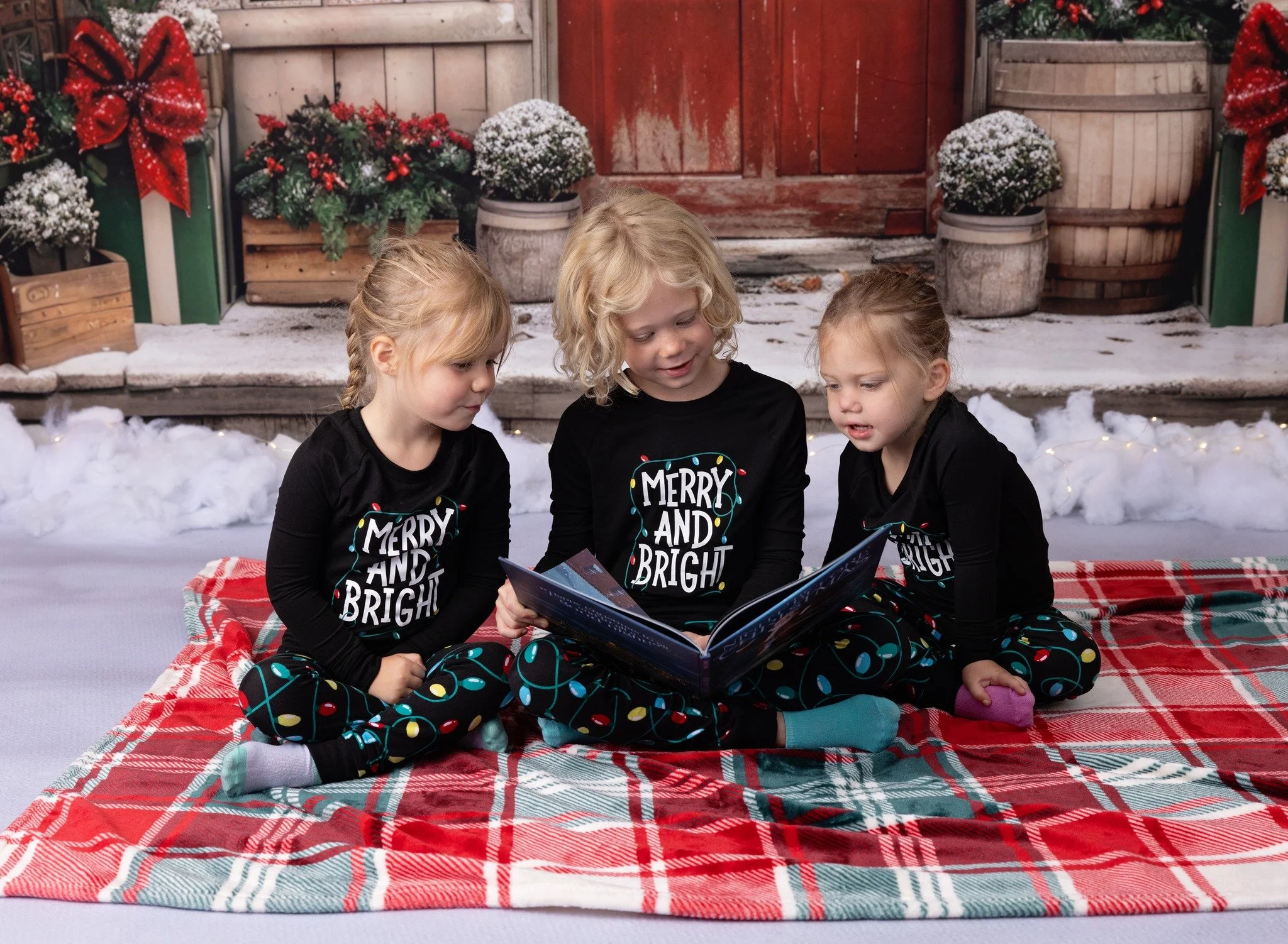 Another family who has been coming to me for years.  It's amazing to me how quickly the girls have grown and changed.  Their Christmas pajamas never disappoint either. 🥰