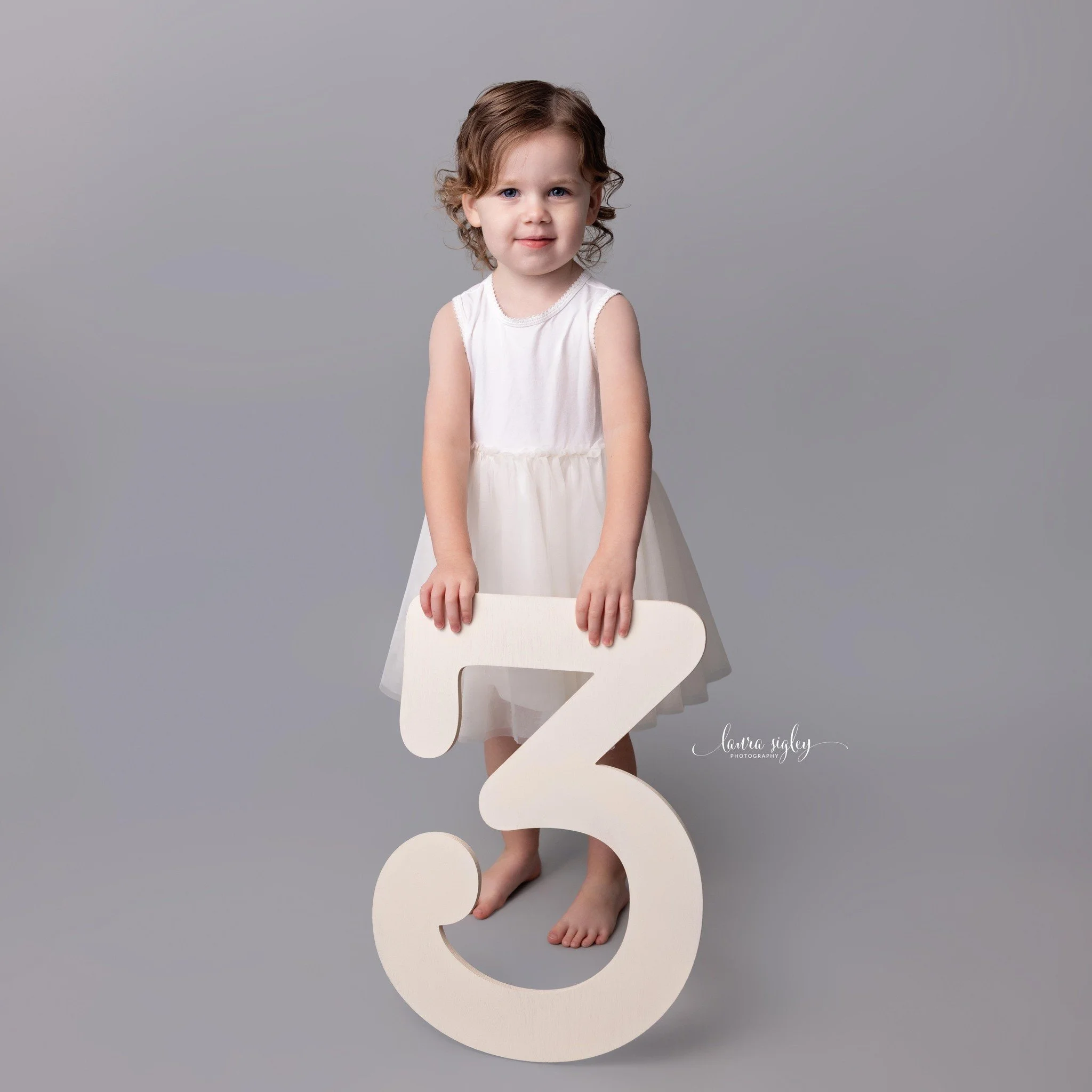 Three years old and full of personality! 

We celebrated this little one&rsquo;s birthday in the studio, and like any toddler session&hellip; it came with big energy, big opinions, and the absolute best moments.

Toddlers can definitely keep us on ou