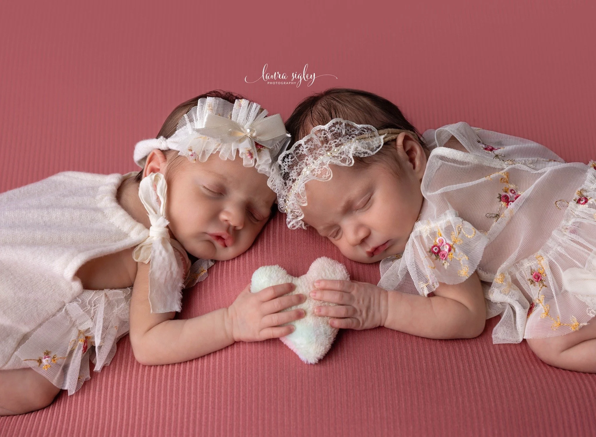 There&rsquo;s something so special about watching two little lives who&rsquo;ve already shared the closest bond there is. The way they naturally curl into each other and the tiny synchronized stretches&mdash;pure perfection.

Sessions like this remin
