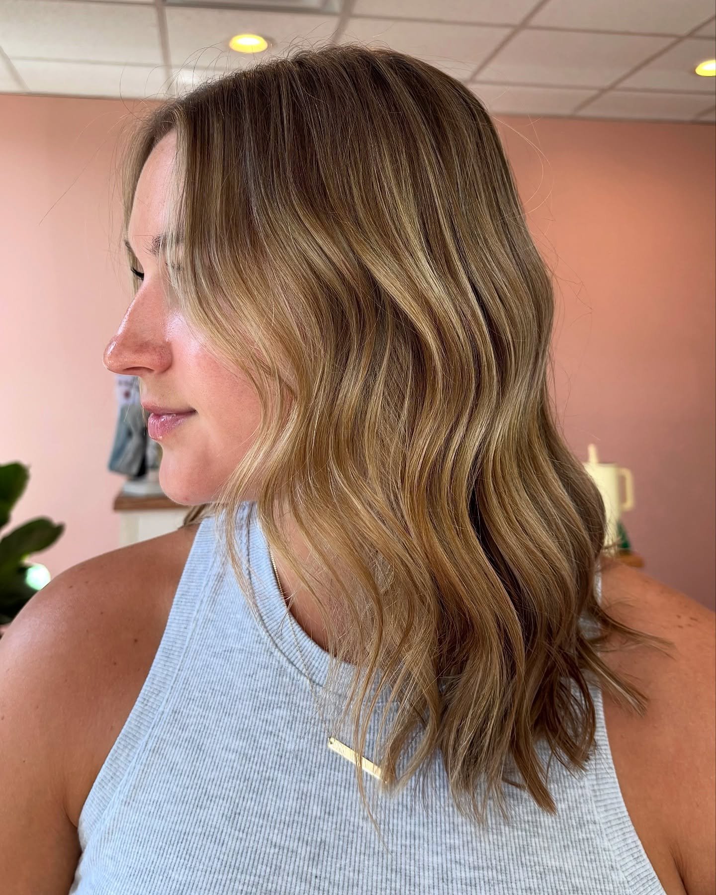 Spring refresh by @styledxautumn ✨🌺🌼
&bull;
&bull;
&bull;
&bull;
&bull;
#balayage #balayageofinstagram #highlights #haircolor #Hairstyle #hairlove #hairtransformation #hairgoals #stylist #modernsalon #chambersburg #chambersburgpa #behindthechair