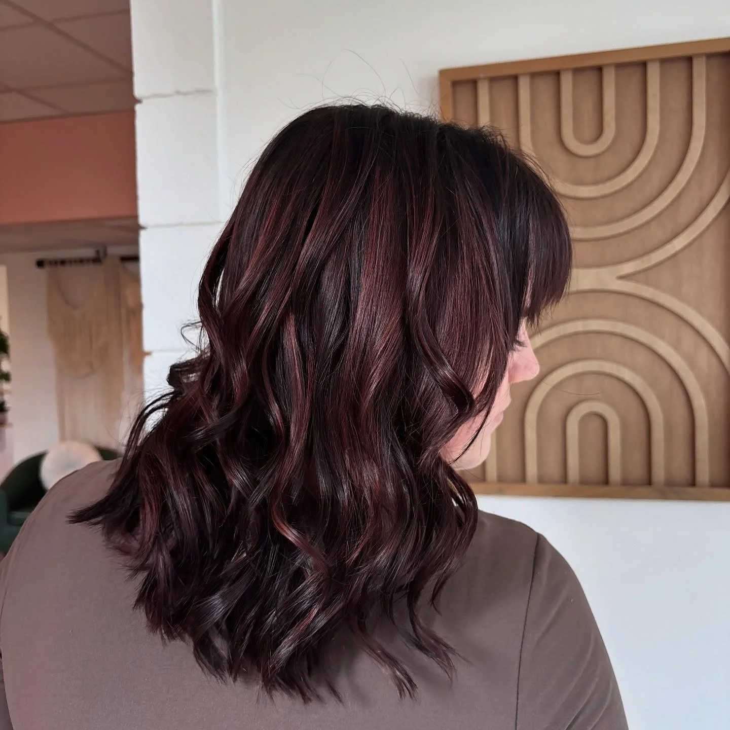 Fall hair &gt;&gt;&gt;&gt; 🍂☕️🤍

Stylist: @looksbylydi 

#hair #haircolor #behindthechair #hairstylist #hairlove #hairgoals #fallhair