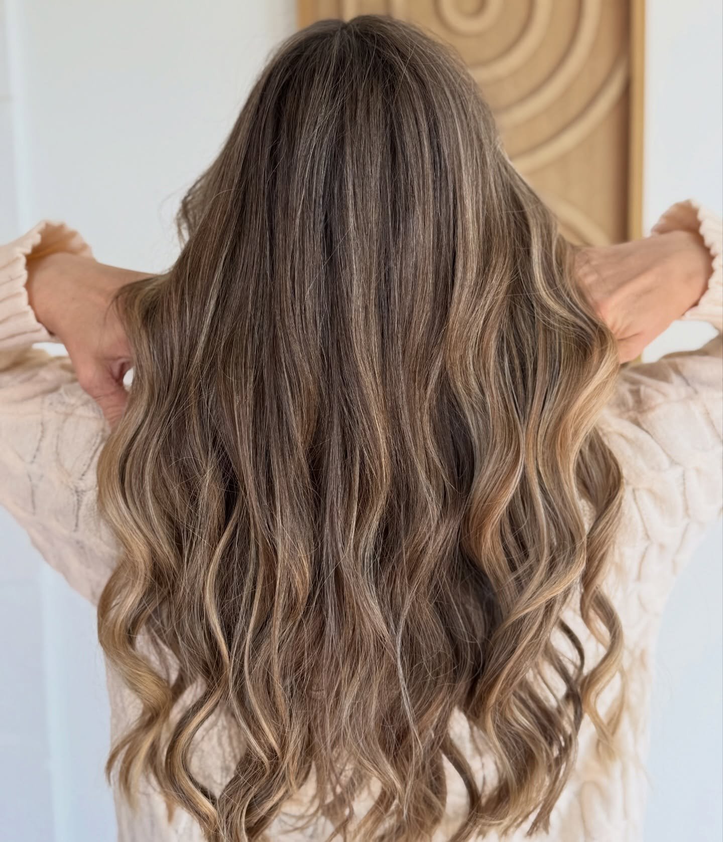 We all love a good, blended, sun-kissed balayage 😘

Color by @styledxautumn

#chambersburgpa #sunkissedcolor #modernsalon #balayage #blendedhighlights