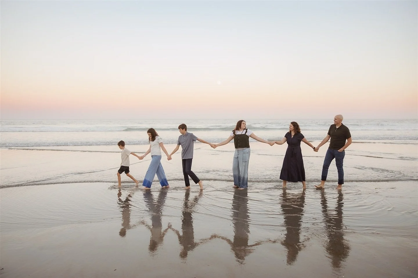 Grateful for sunsets, salty air, and the ones who make every season feel like home. 🤎🌊 

#blinkphotographynh #mafamilyphotographer #nhfamilyphotographer #plaistowphotographer #salisburybeachma
